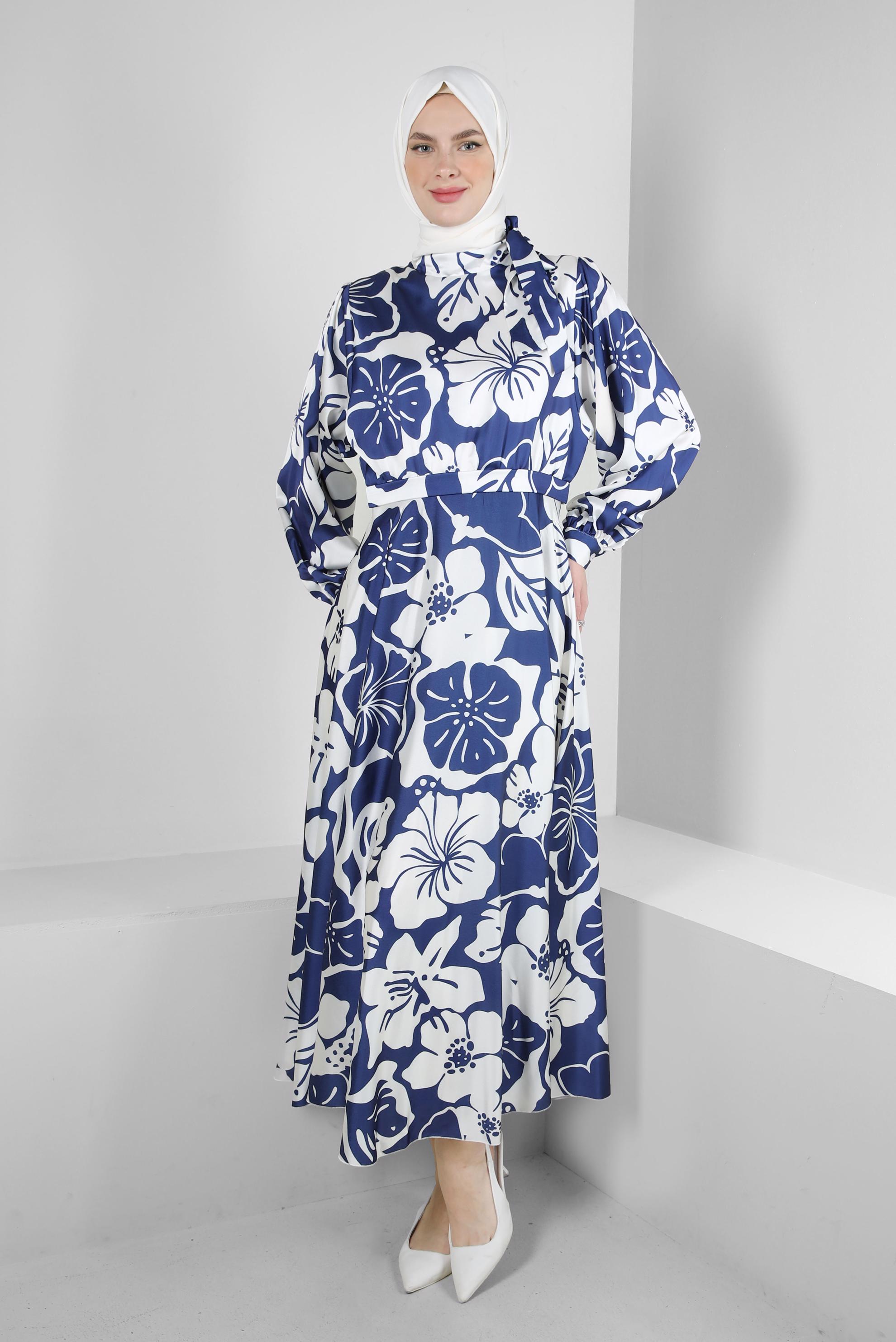 Tesettür giyim LACİVERT ÇİÇEK DESENLİ YAKASI BAĞLAMALI SATEN ELBİSE 43769