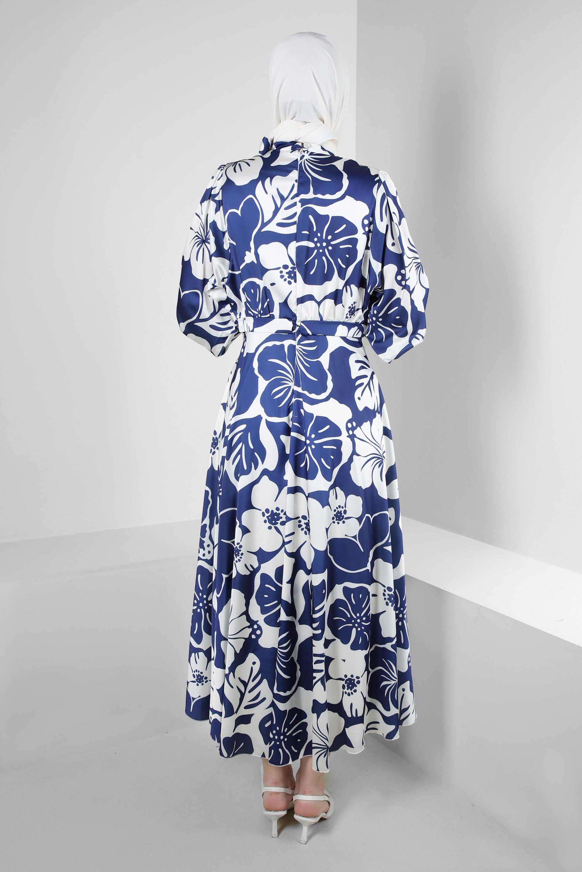 Tesettür giyim LACİVERT ÇİÇEK DESENLİ YAKASI BAĞLAMALI SATEN ELBİSE 43769