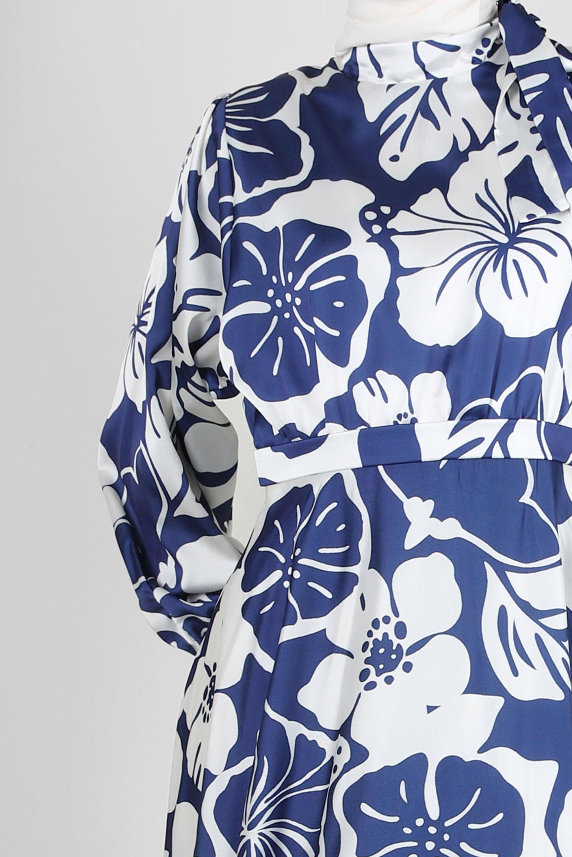 Tesettür giyim LACİVERT ÇİÇEK DESENLİ YAKASI BAĞLAMALI SATEN ELBİSE 43769