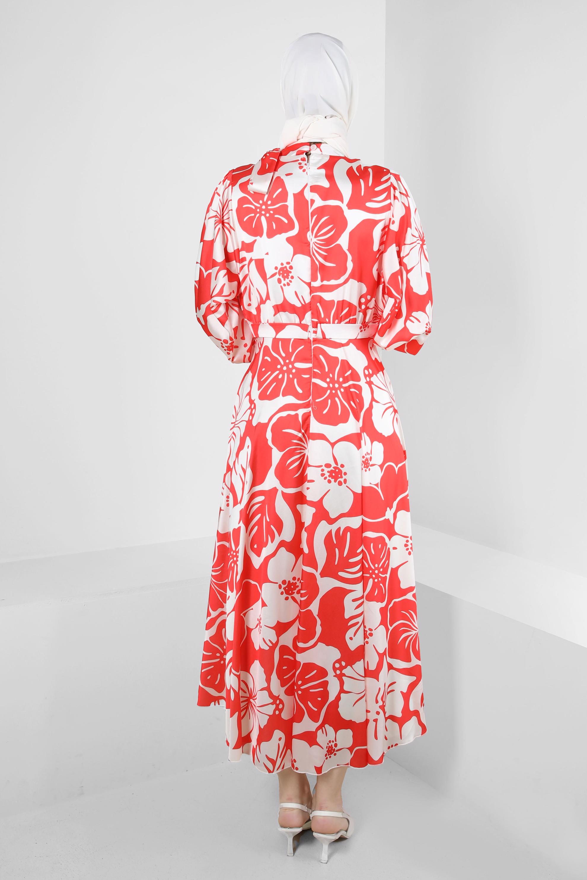 Tesettür giyim MERCAN ÇİÇEK DESENLİ YAKASI BAĞLAMALI SATEN ELBİSE 43769