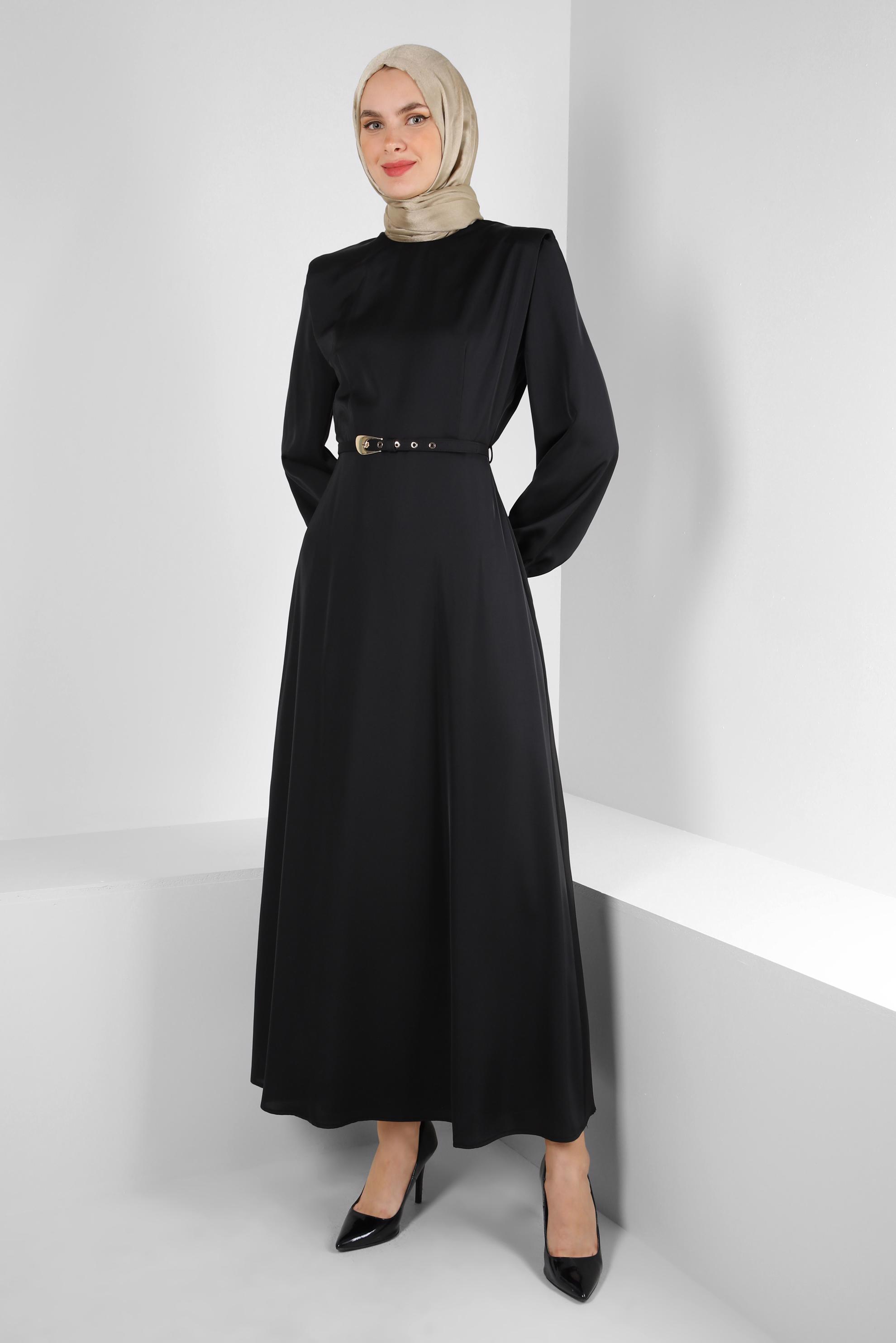 Tesettür giyim SİYAH BİSİKLET YAKA KEMERLİ DÜZ ELBİSE 43780