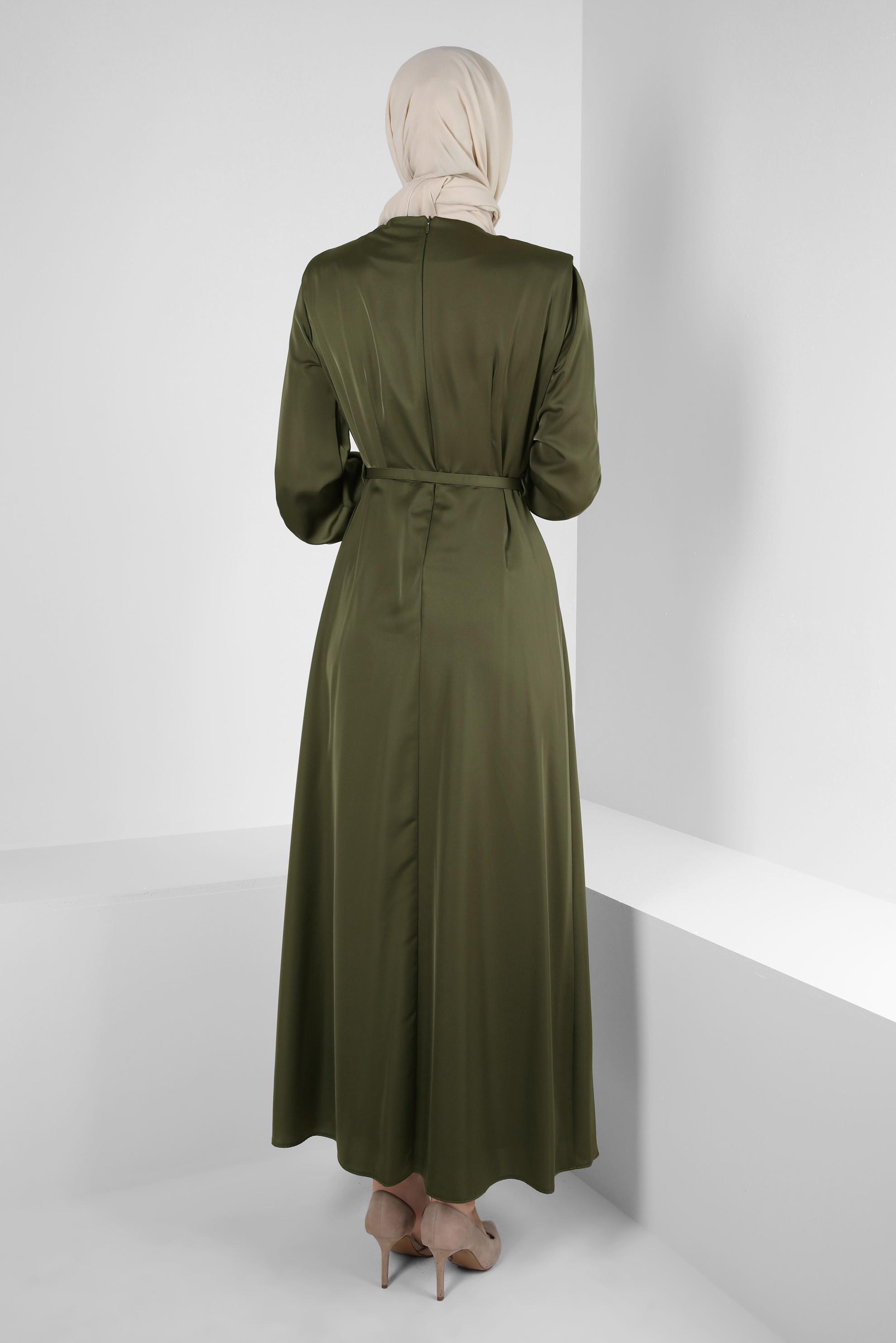 Tesettür giyim HAKİ BİSİKLET YAKA KEMERLİ DÜZ ELBİSE 43780