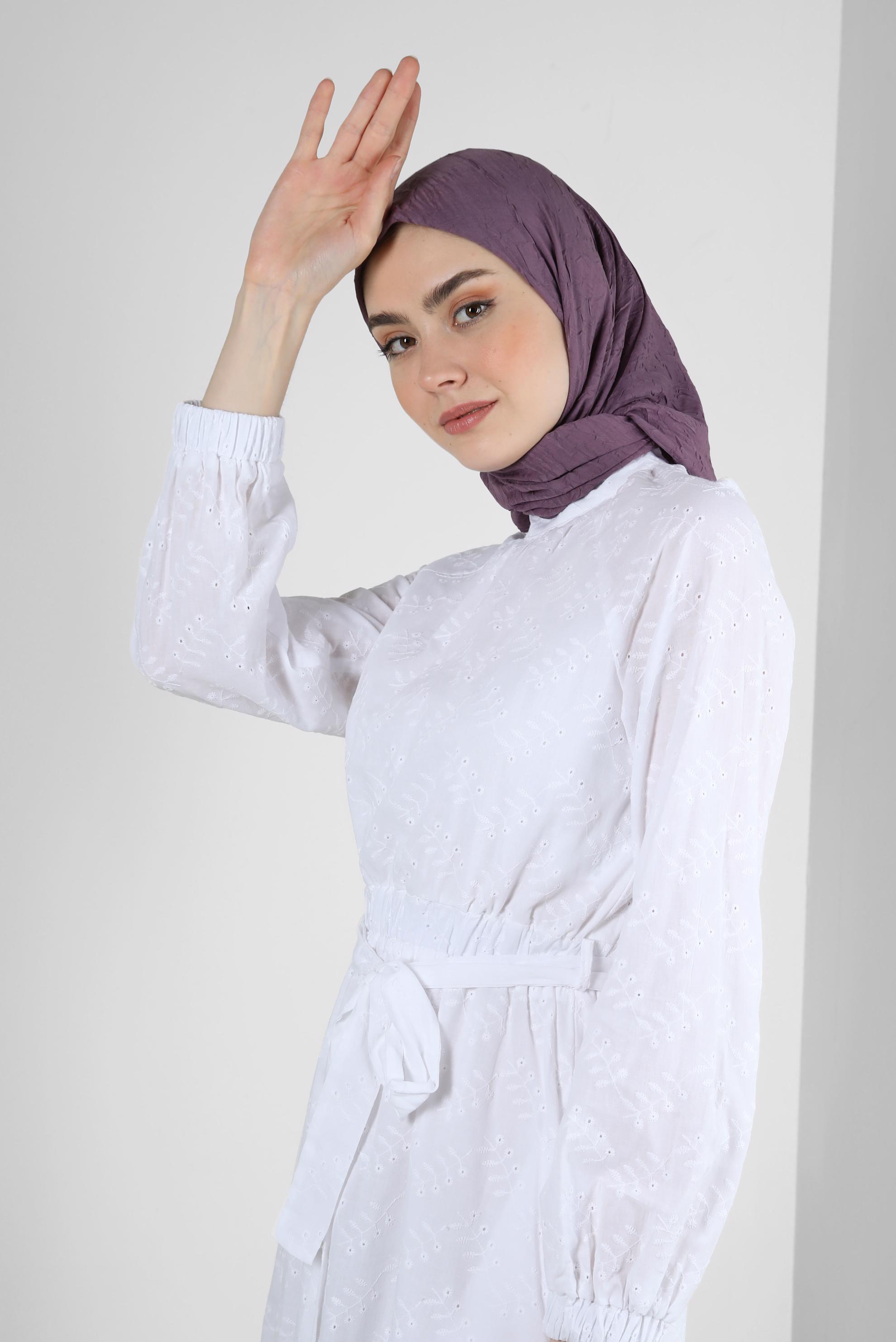Tesettür giyim BEYAZ BELİ BÜZGÜLÜ KUŞAKLI ELBİSE 43821