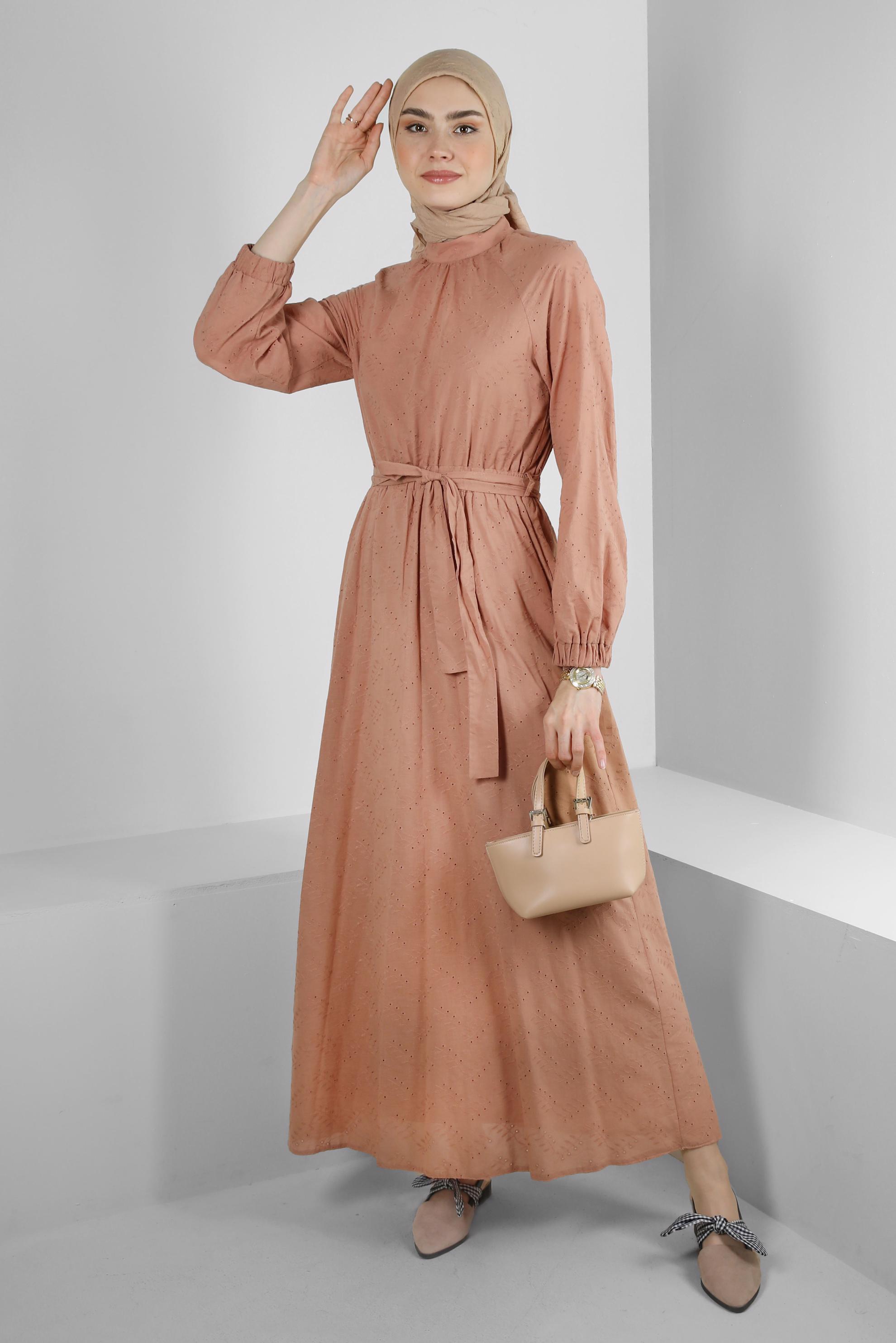Tesettür giyim KAHVE BELİ BÜZGÜLÜ KUŞAKLI ELBİSE 43821