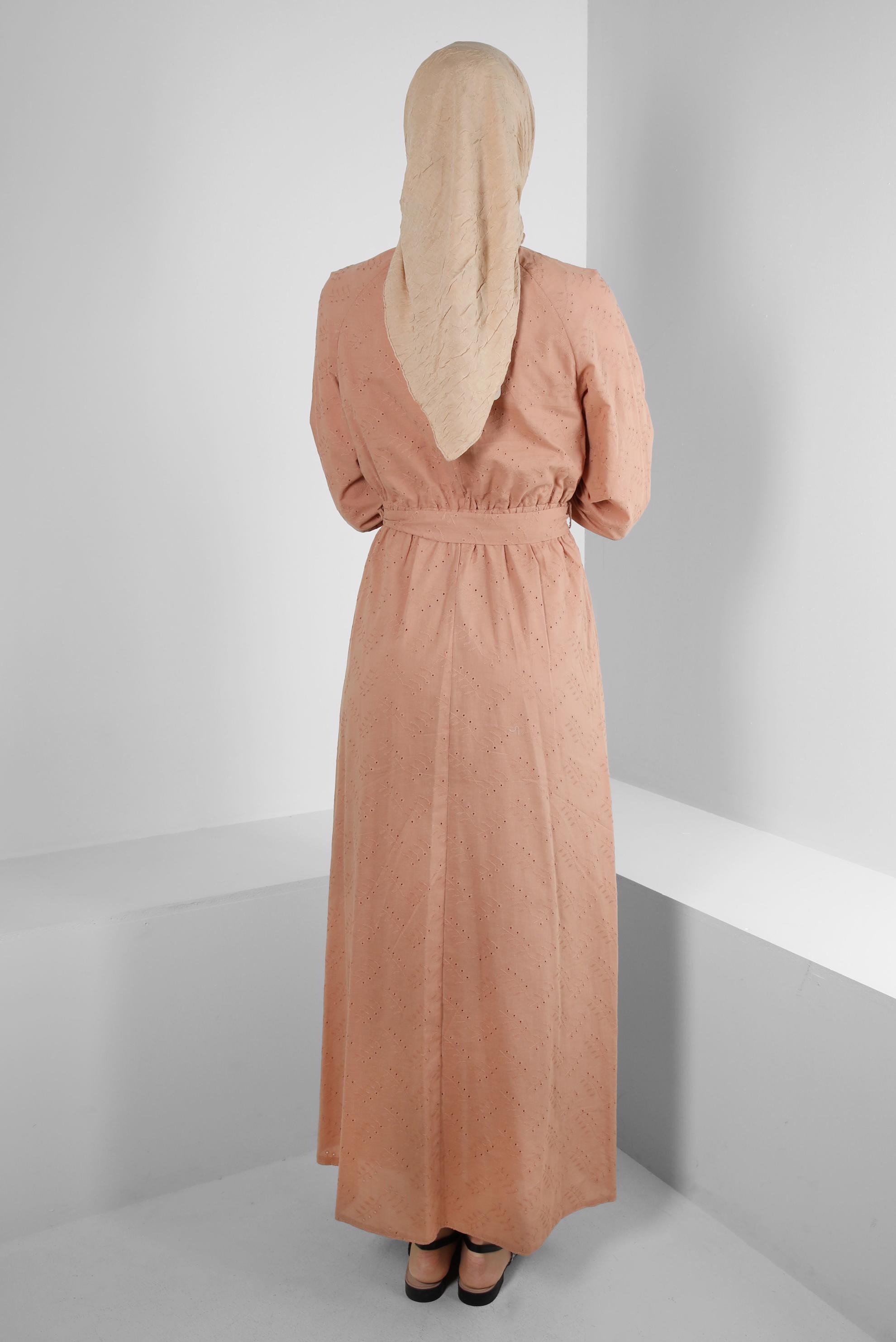 Tesettür giyim KAHVE BELİ BÜZGÜLÜ KUŞAKLI ELBİSE 43821