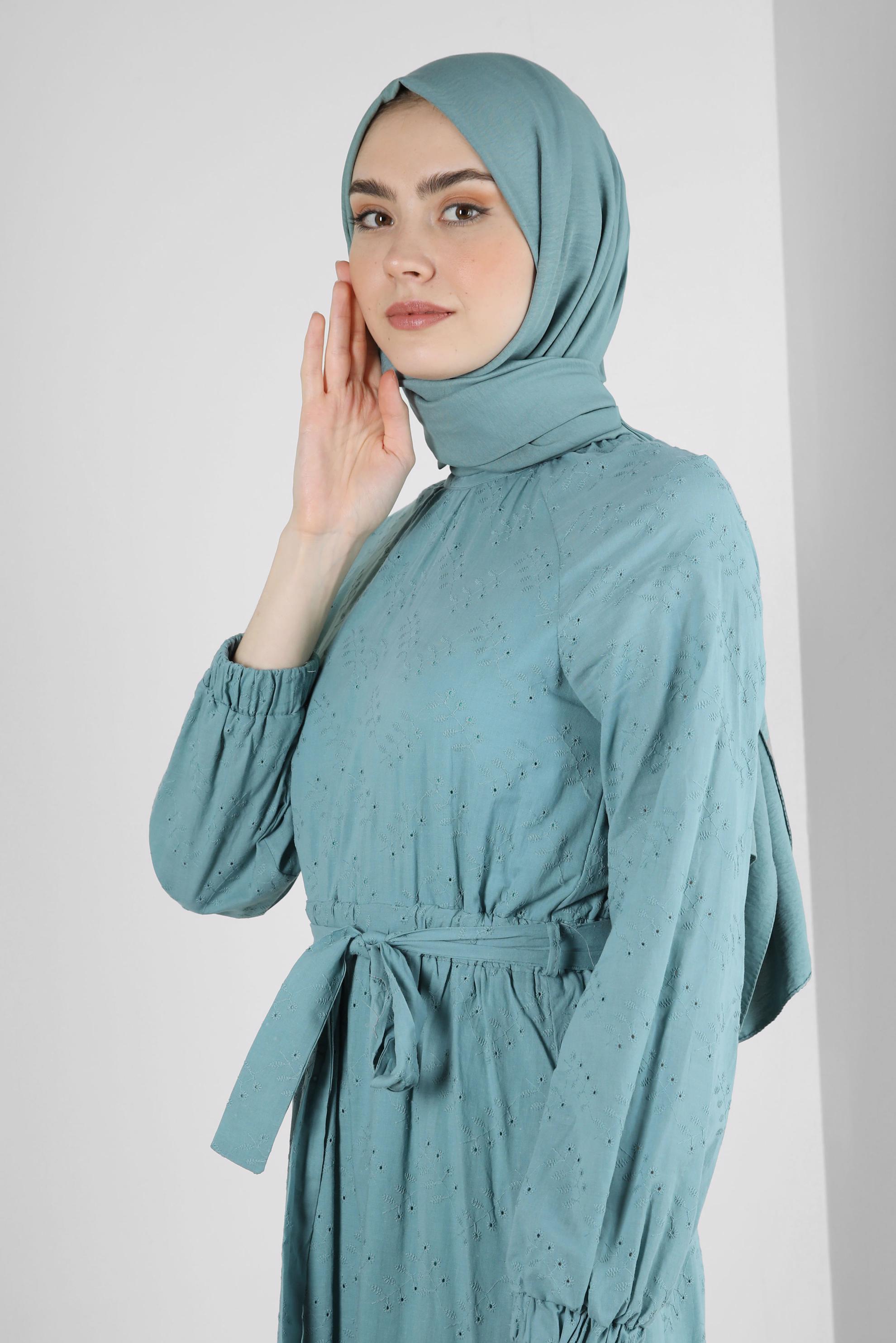 Tesettür giyim MAVİ BELİ BÜZGÜLÜ KUŞAKLI ELBİSE 43821