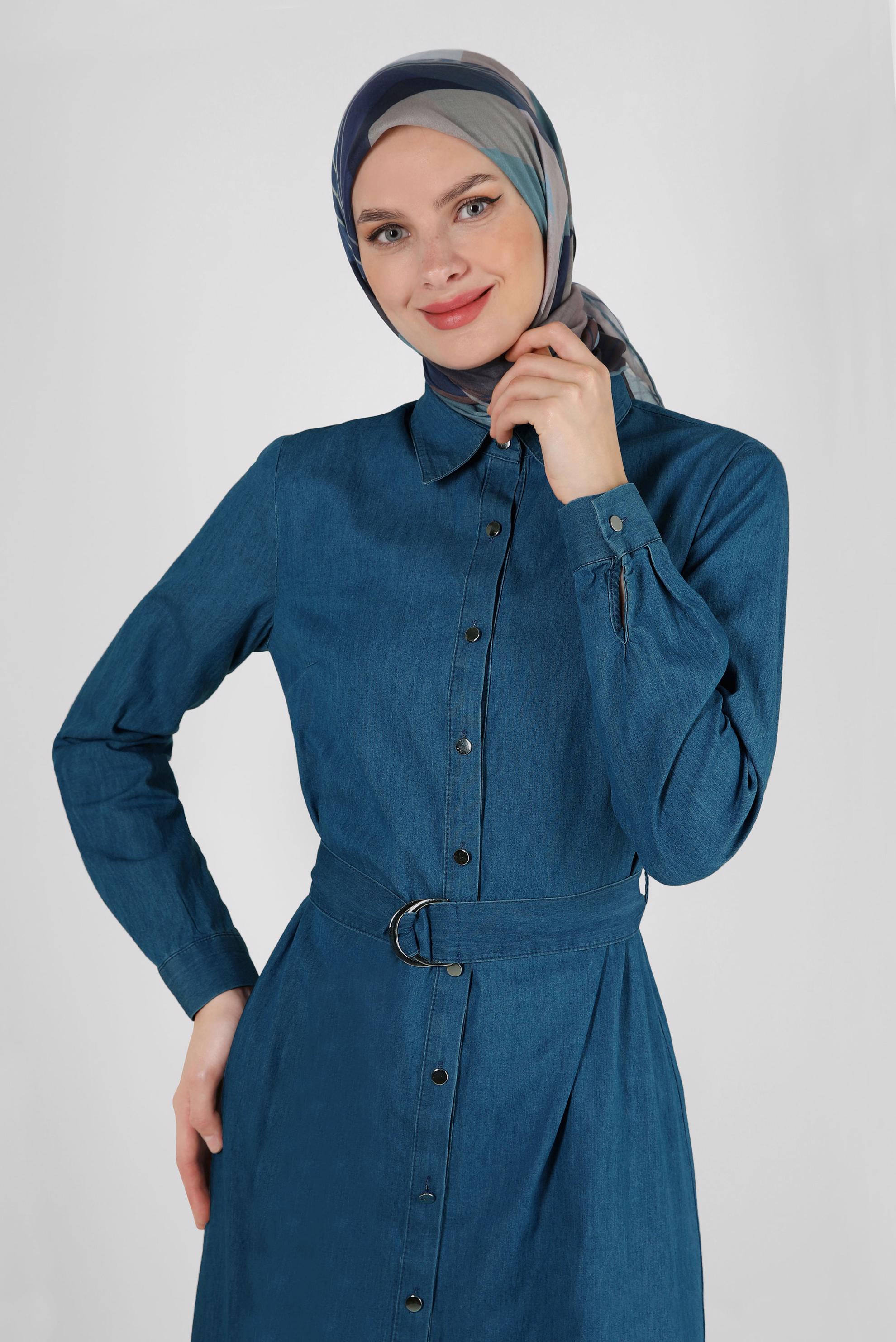 Tesettür giyim LACİVERT GÖMLEK YAKA DÜĞMELİ KEMERLİ DENİM ELBİSE 43824