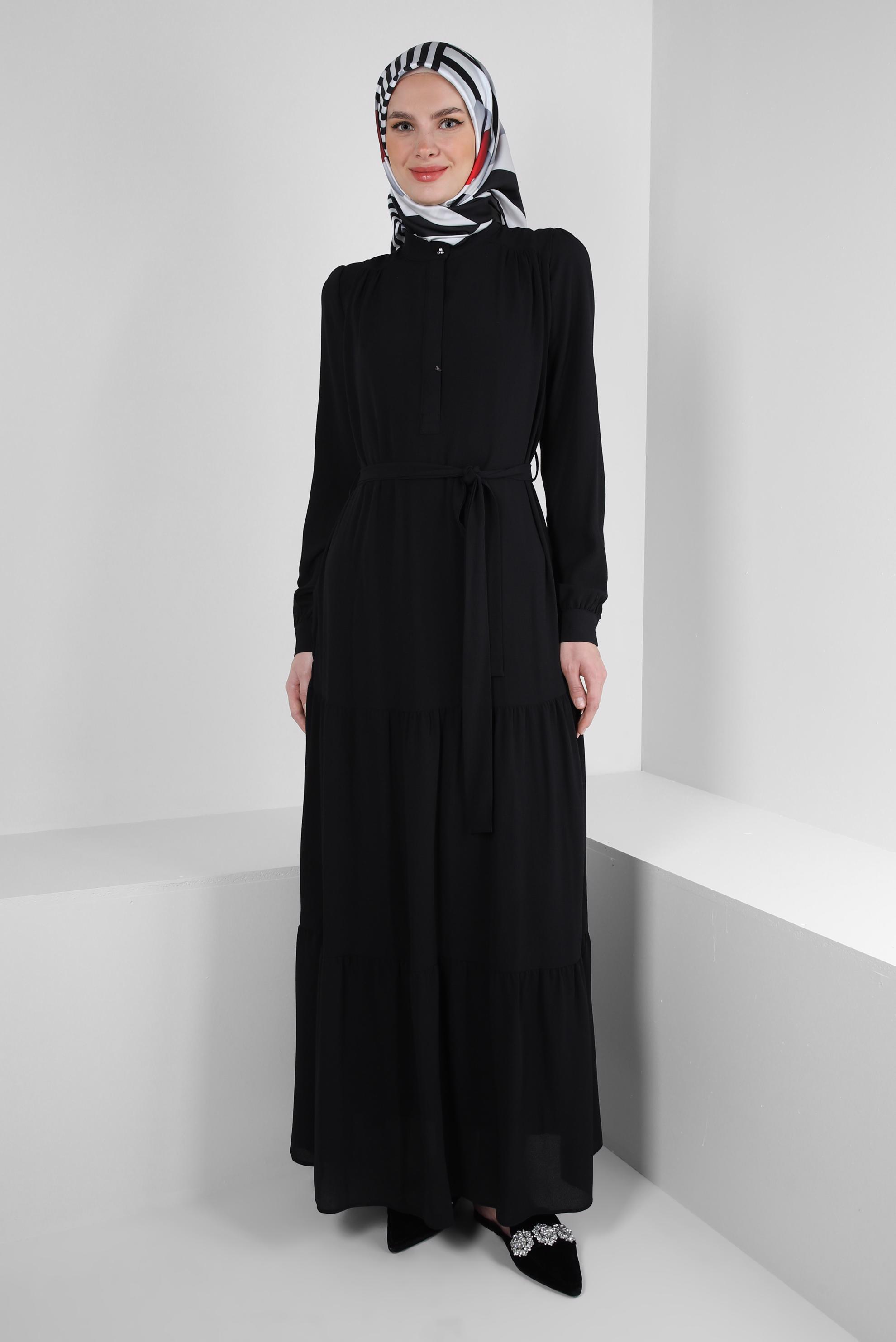 Tesettür giyim SİYAH YAKASI DÜĞMELİ KUŞAKLI ELBİSE 43862