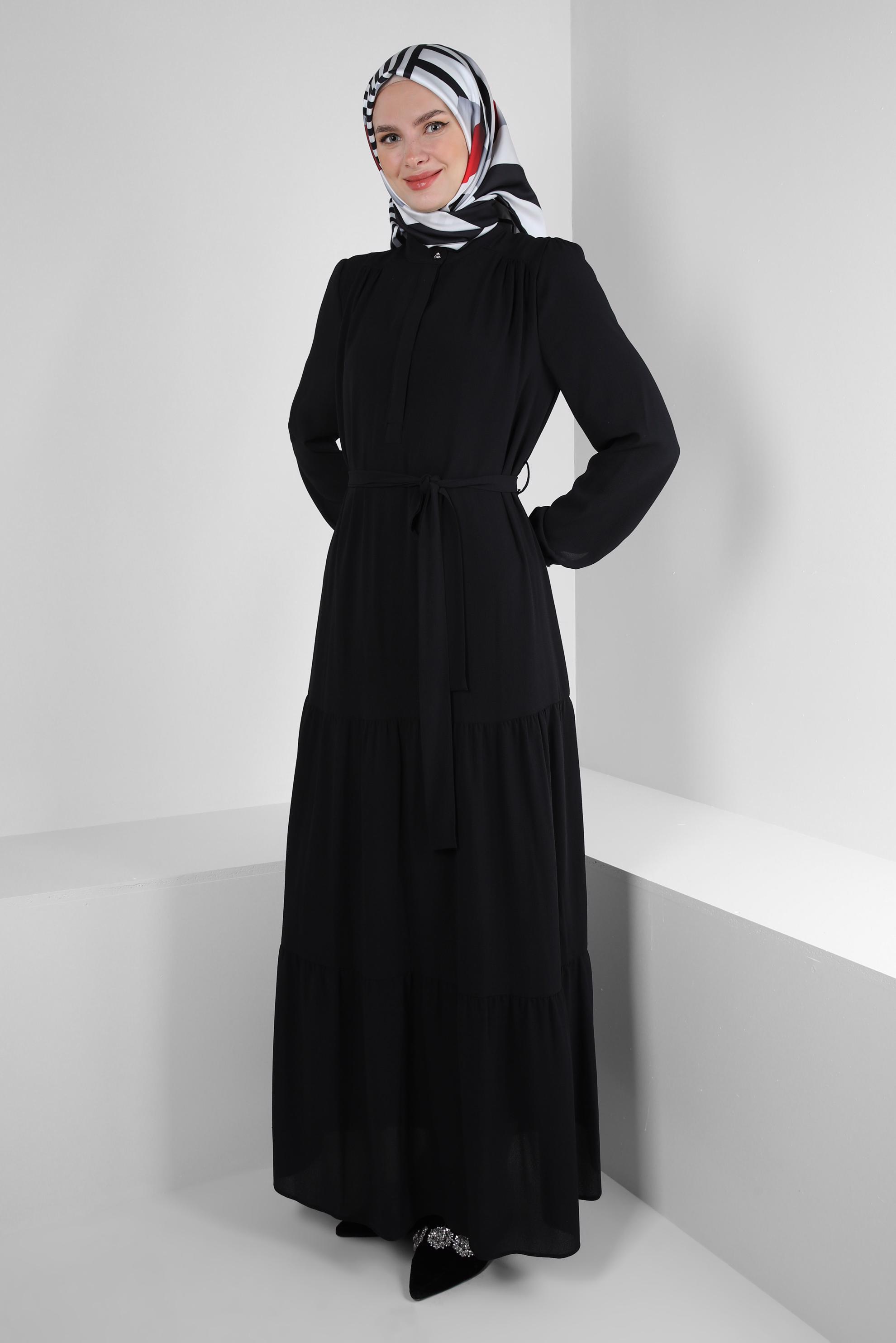 Tesettür giyim SİYAH YAKASI DÜĞMELİ KUŞAKLI ELBİSE 43862