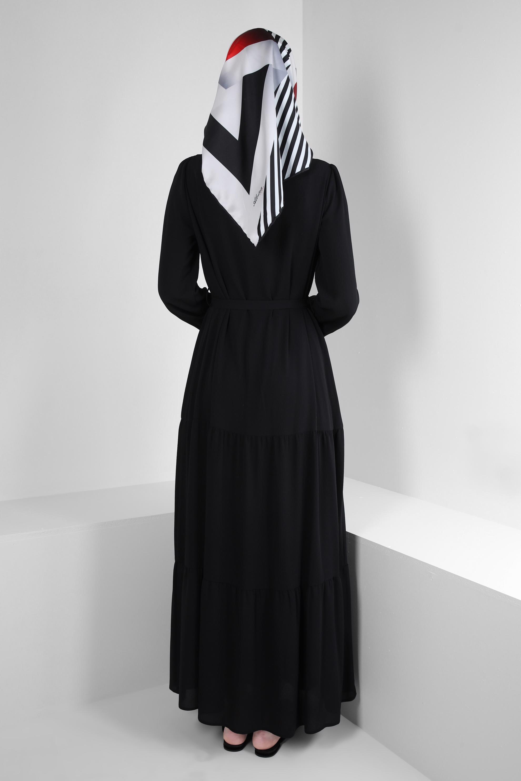 Tesettür giyim SİYAH YAKASI DÜĞMELİ KUŞAKLI ELBİSE 43862