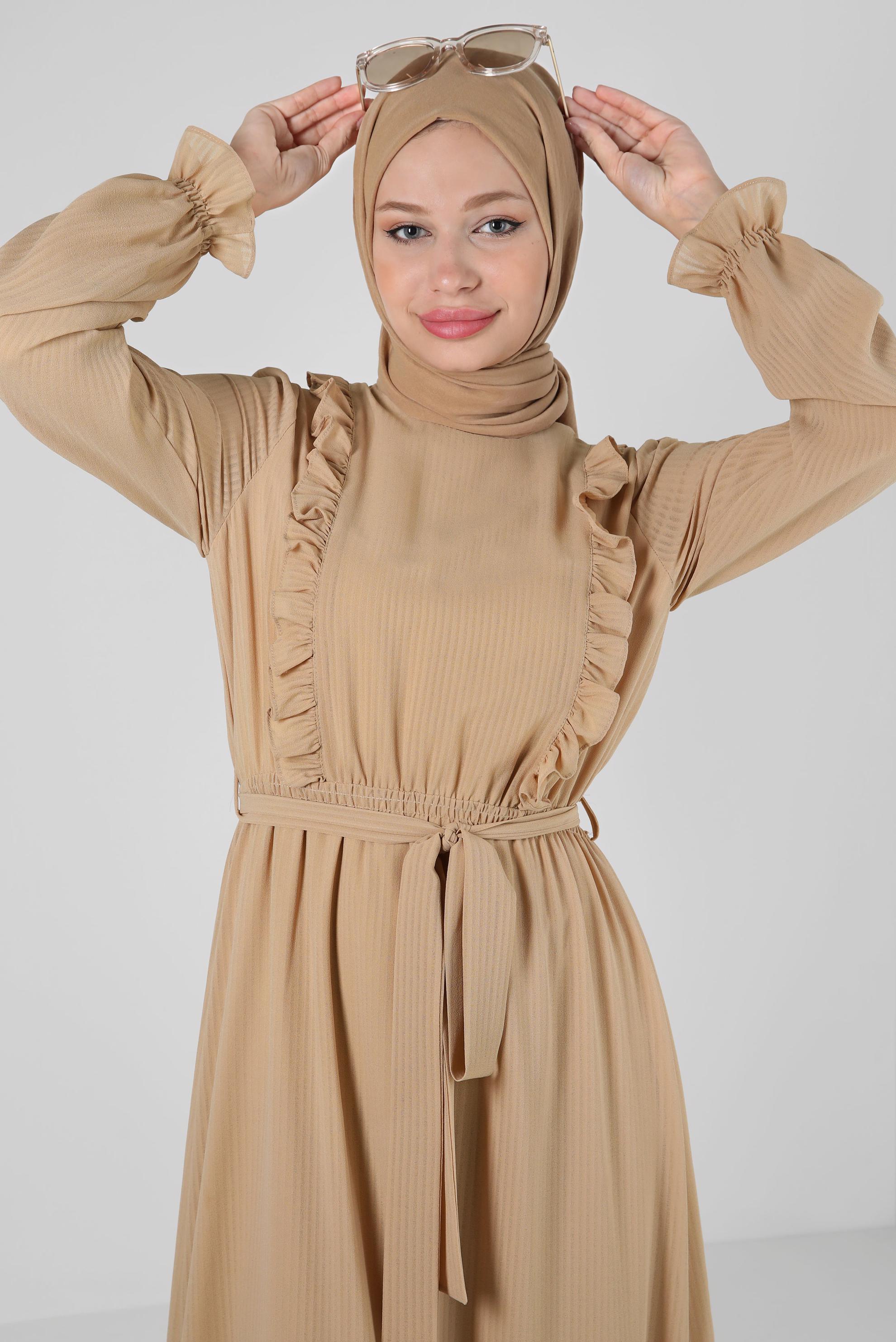 Tesettür giyim BEJ FIRFIR DETAYLI KUŞAKLI ELBİSE 43863