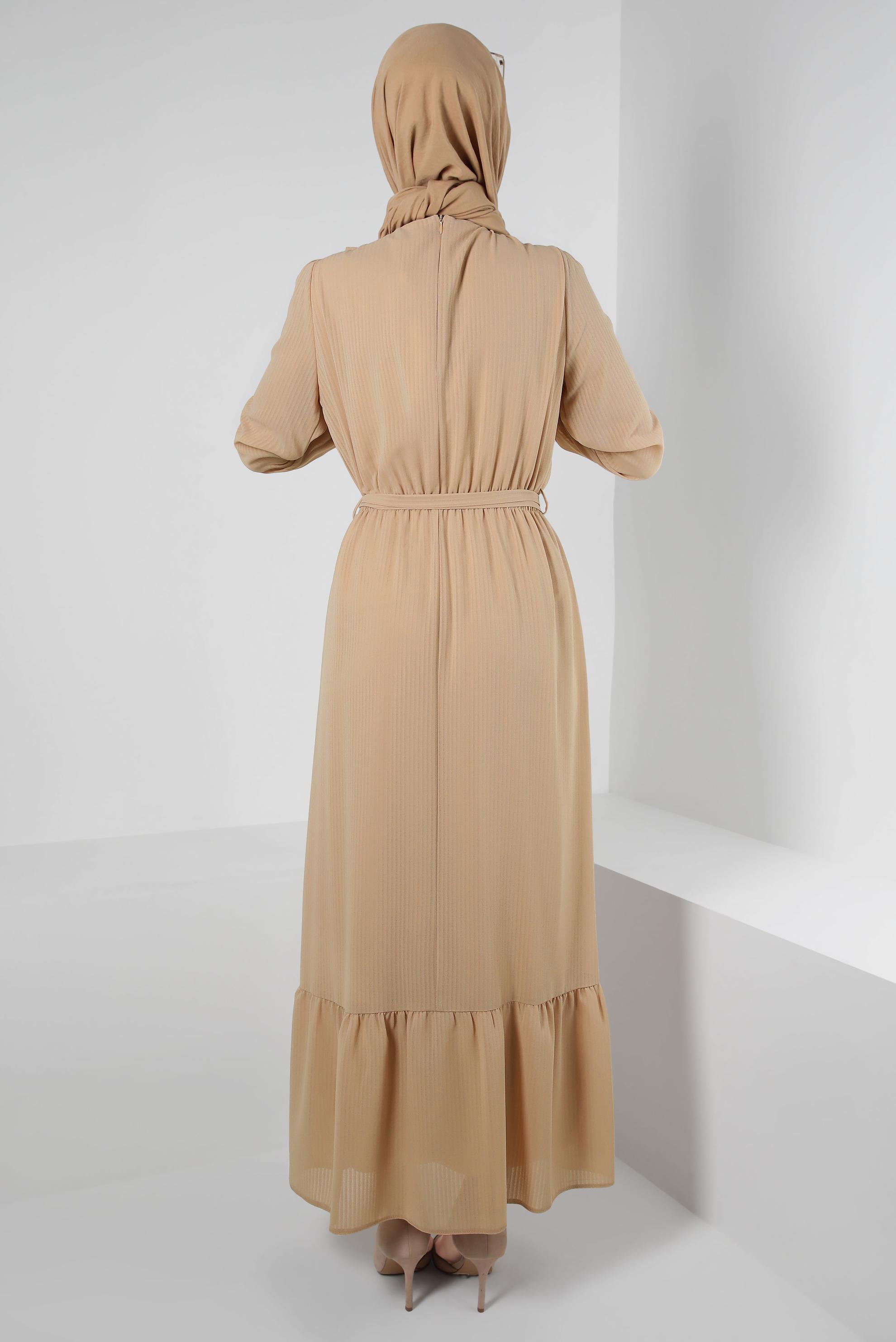 Tesettür giyim BEJ FIRFIR DETAYLI KUŞAKLI ELBİSE 43863