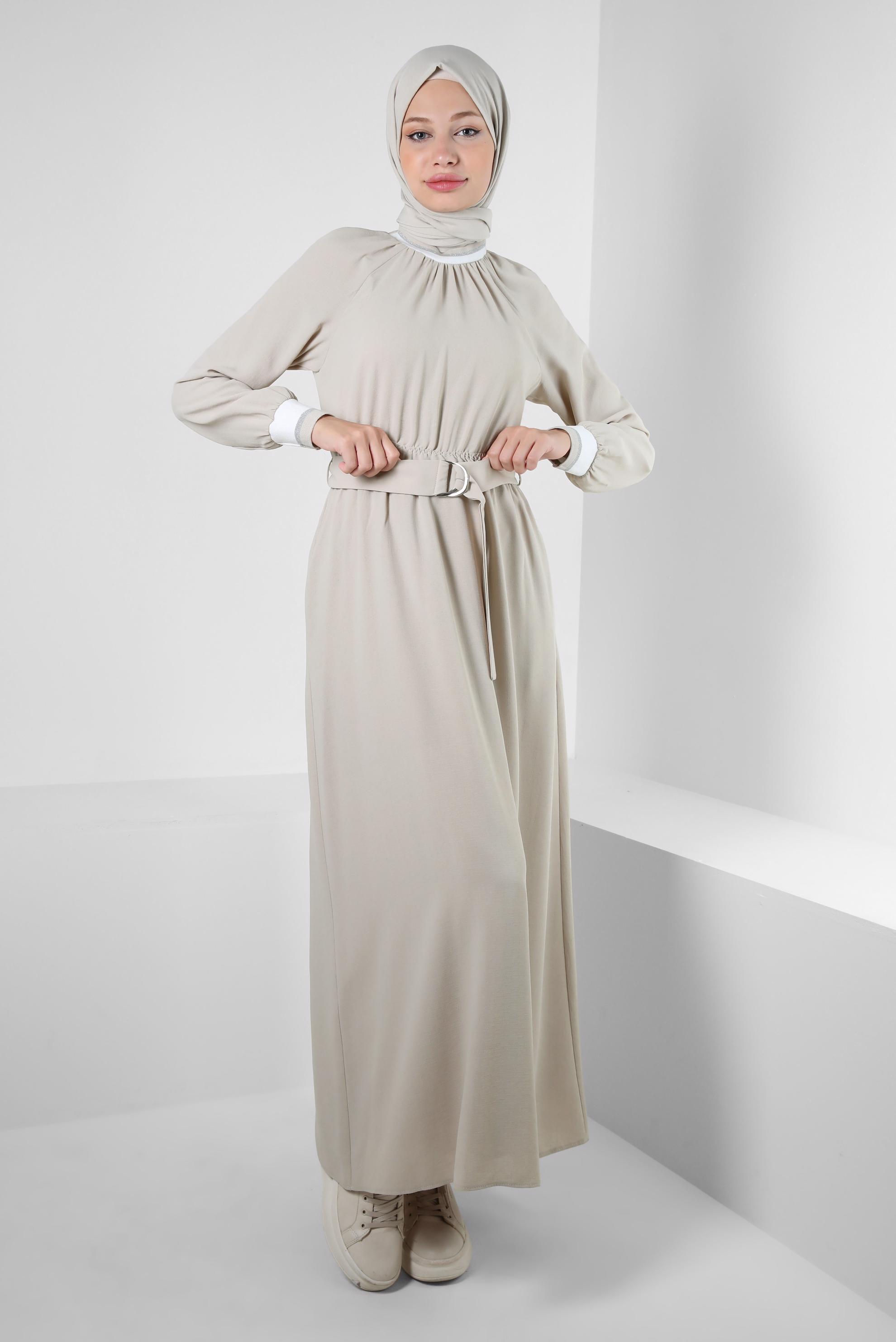 Tesettür giyim BEJ BELİ LASTİKLİ KEMERLİ ELBİSE 43865