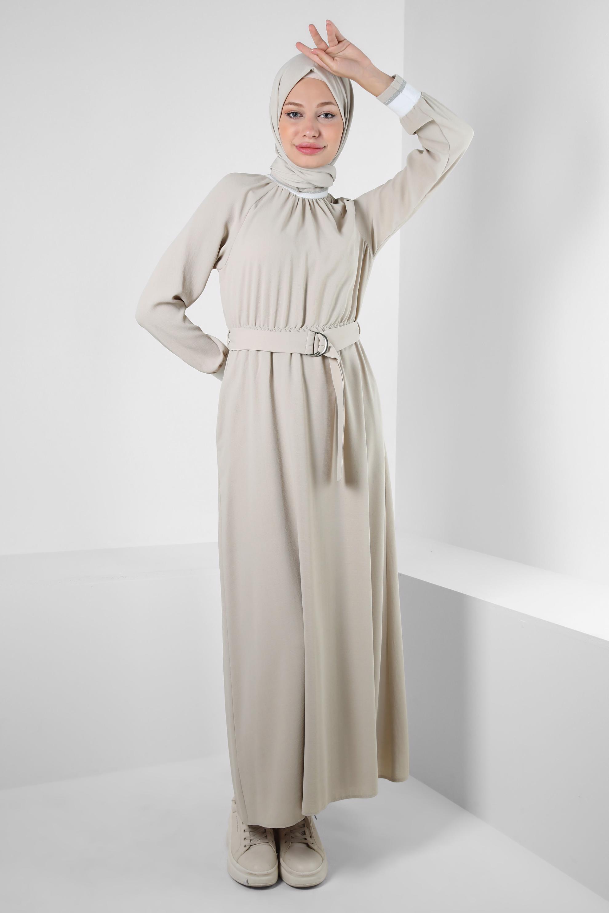 Tesettür giyim BEJ BELİ LASTİKLİ KEMERLİ ELBİSE 43865