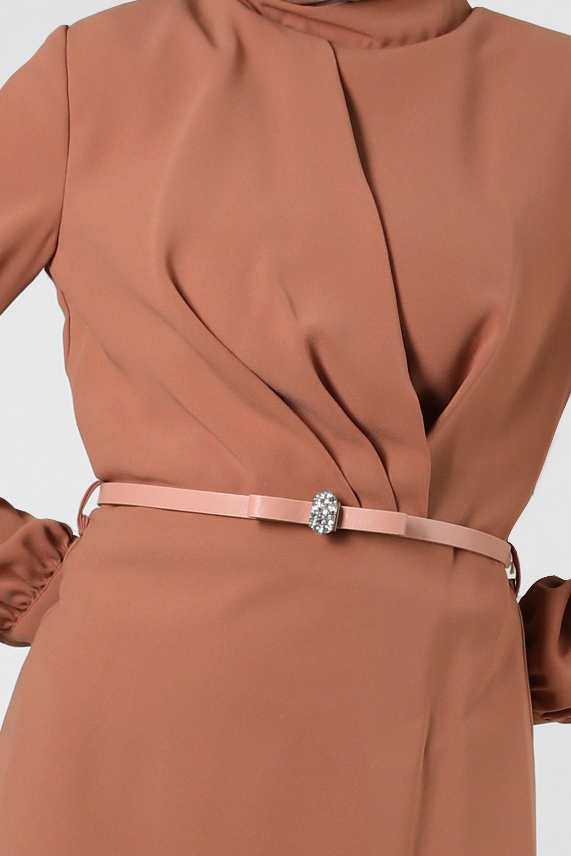 Tesettür giyim KAHVE KEMERLİ TAŞ DETAYLI DÜZ KESİM ELBİSE 43901