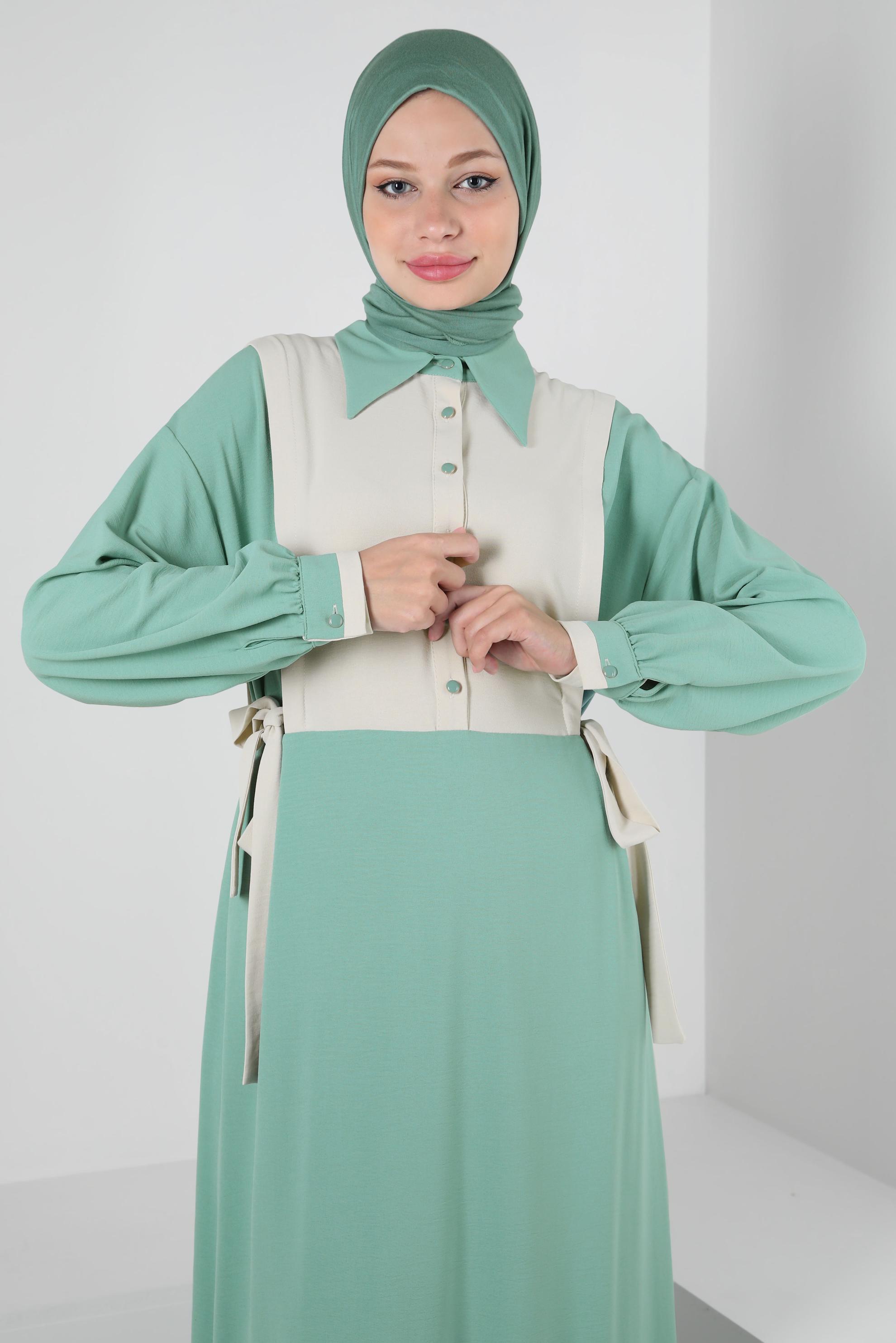 Tesettür giyim YEŞİL YANI BAĞLAMA DETAYLI İKİ RENKLİ ELBİSE 43936