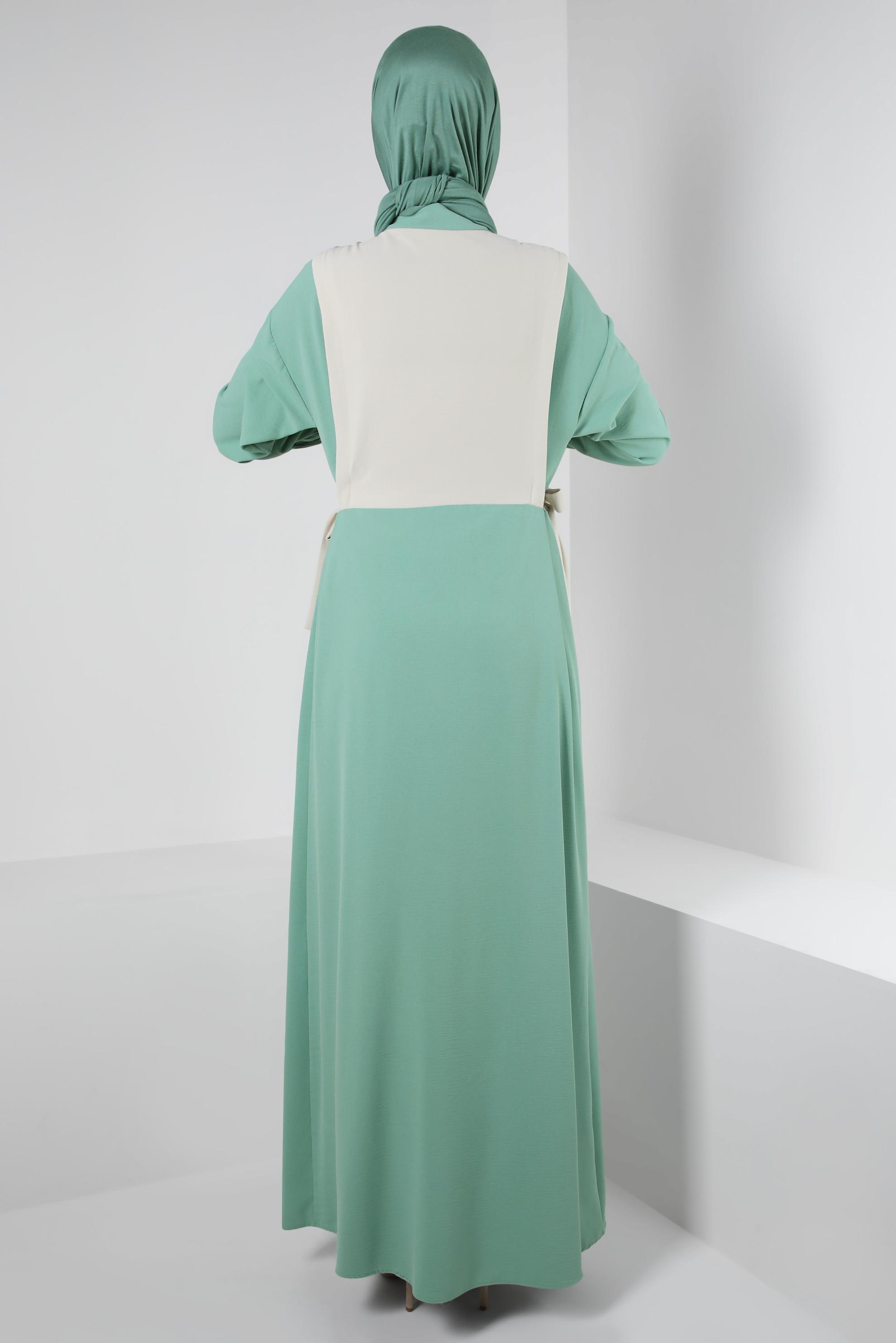 Tesettür giyim YEŞİL YANI BAĞLAMA DETAYLI İKİ RENKLİ ELBİSE 43936