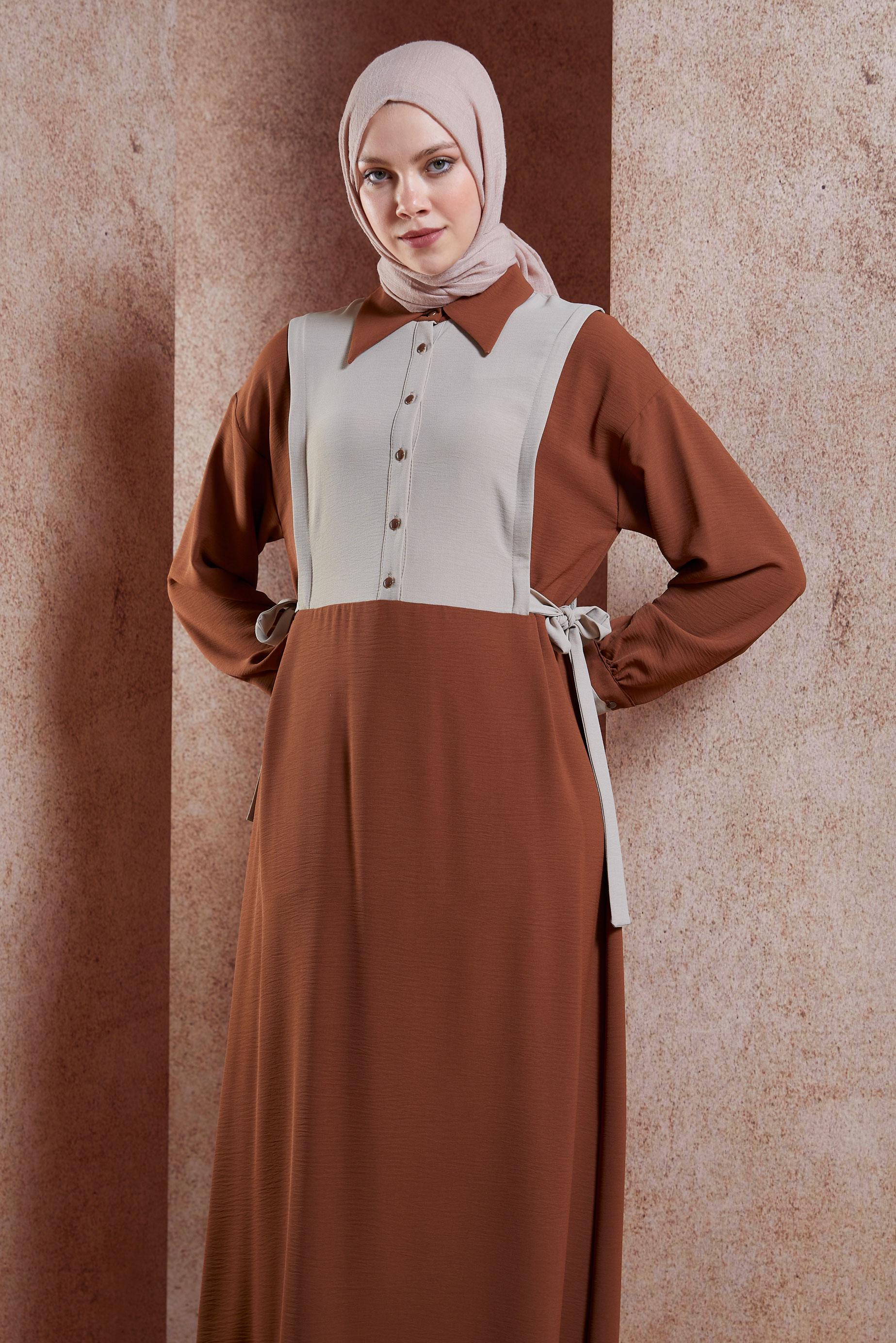 Tesettür giyim TABA YANI BAĞLAMA DETAYLI İKİ RENKLİ ELBİSE 43936