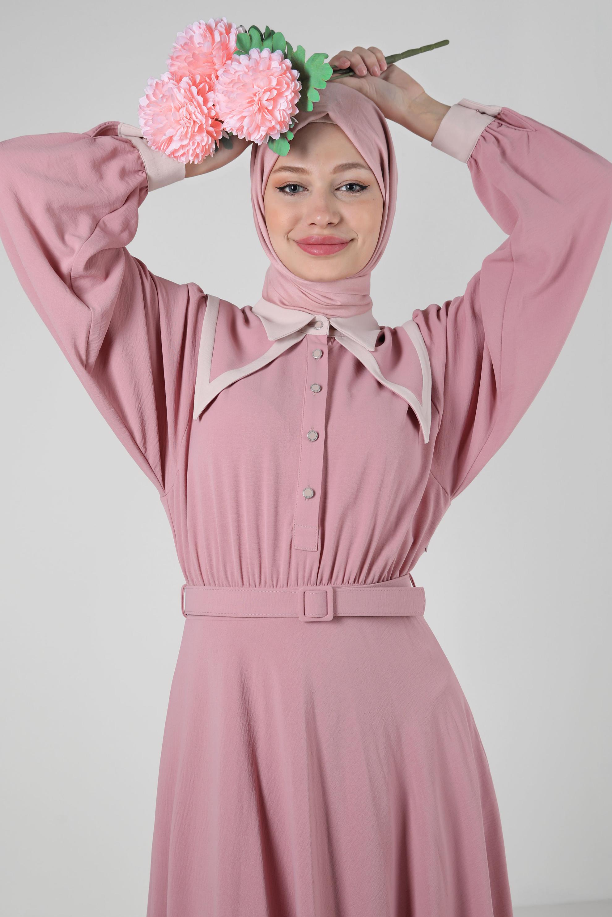 Tesettür giyim PUDRA YAKA DETAYLI DÜĞMELİ KEMERLİ ELBİSE 43937