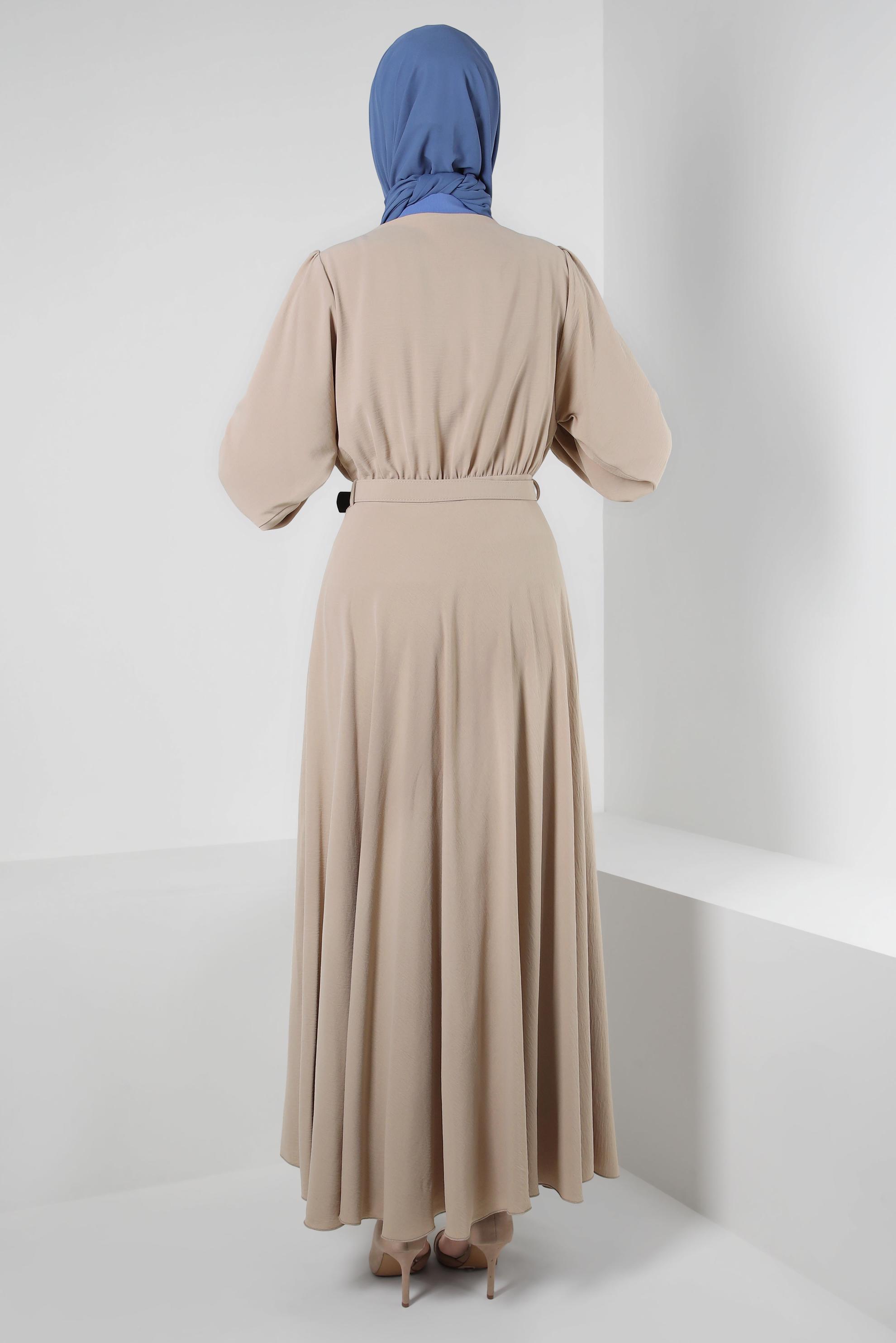 Tesettür giyim KUM YAKA DETAYLI DÜĞMELİ KEMERLİ ELBİSE 43937