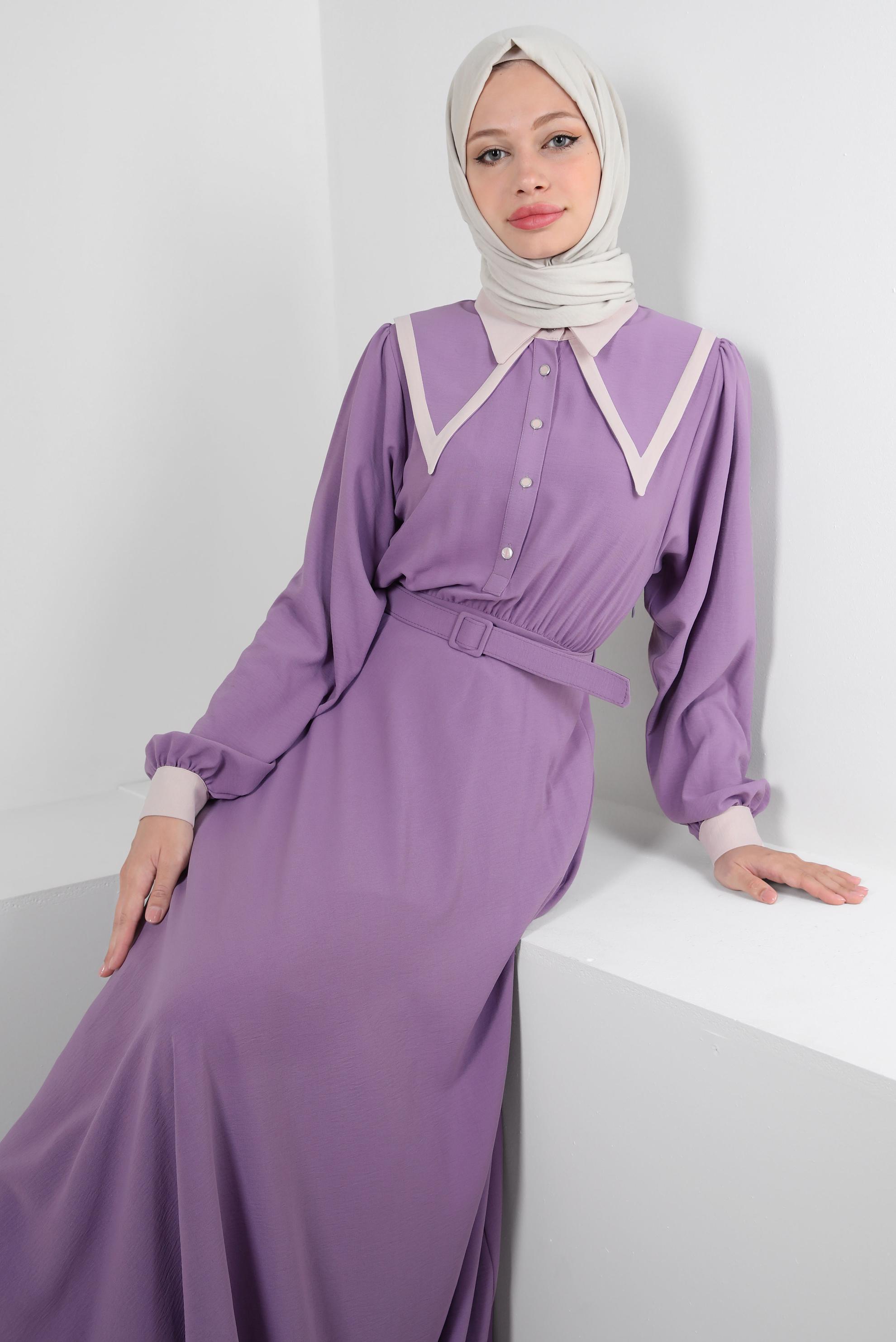 Tesettür giyim MOR YAKA DETAYLI DÜĞMELİ KEMERLİ ELBİSE 43937