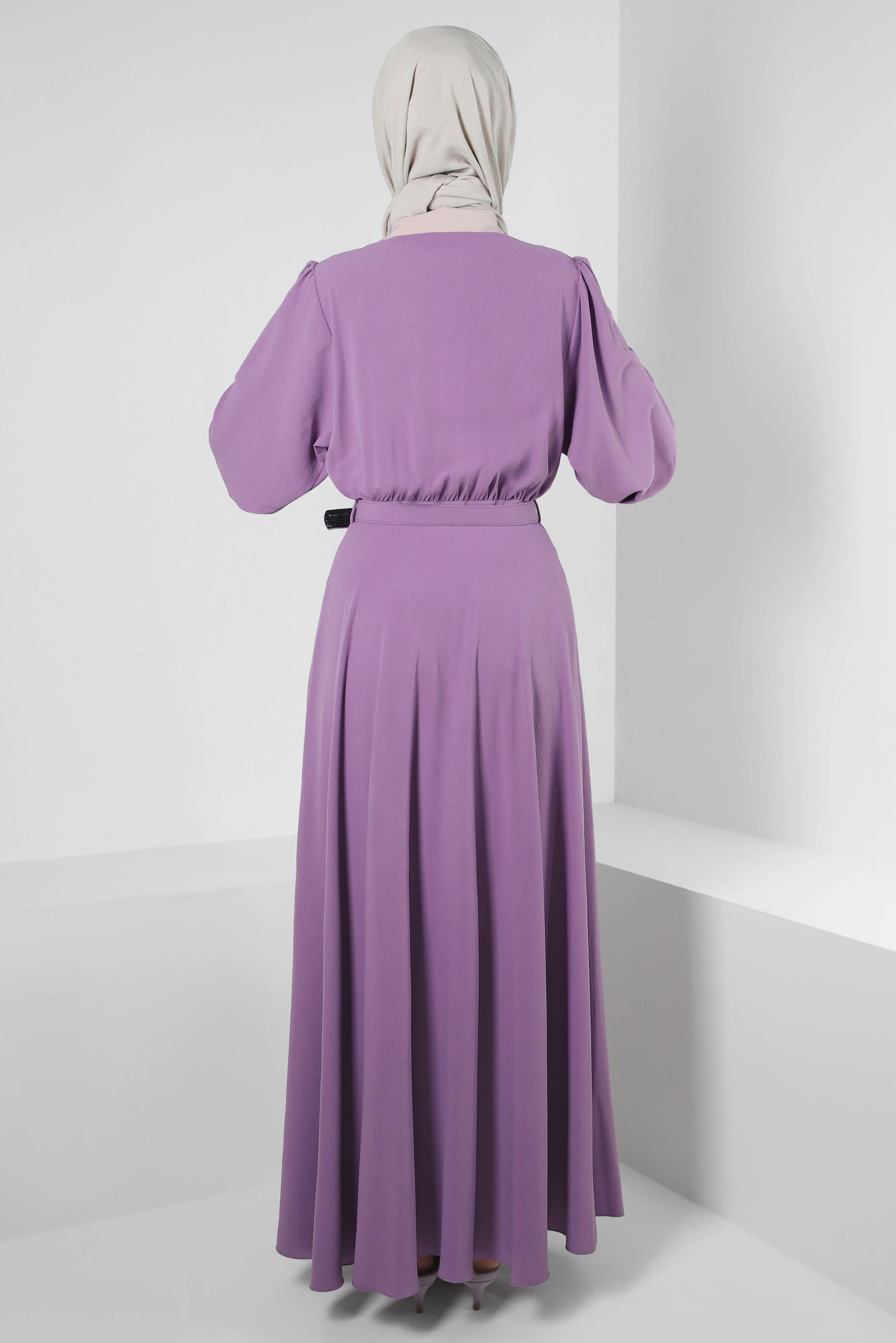 Tesettür giyim MOR YAKA DETAYLI DÜĞMELİ KEMERLİ ELBİSE 43937