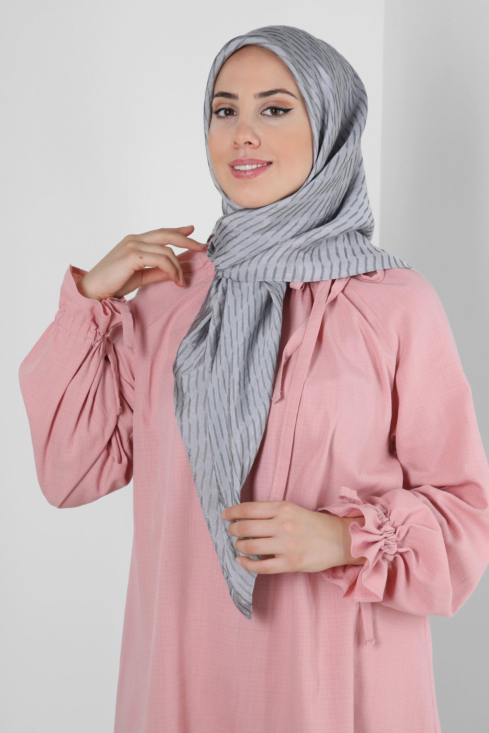 Tesettür giyim GRİ ALVİNA ÇİZGİ DESENLİ VİSKON EŞARP 8257