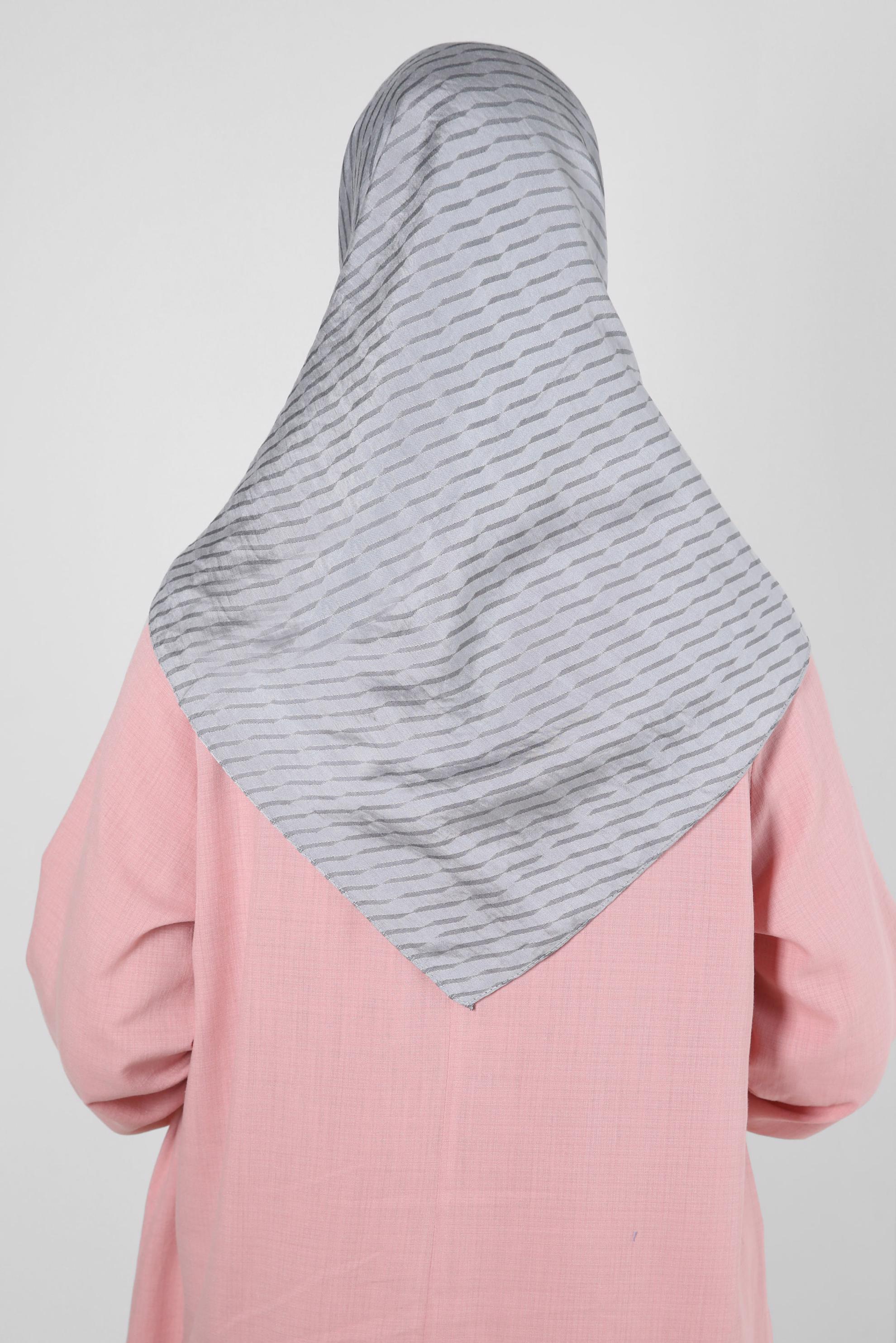 Tesettür giyim GRİ ALVİNA ÇİZGİ DESENLİ VİSKON EŞARP 8257