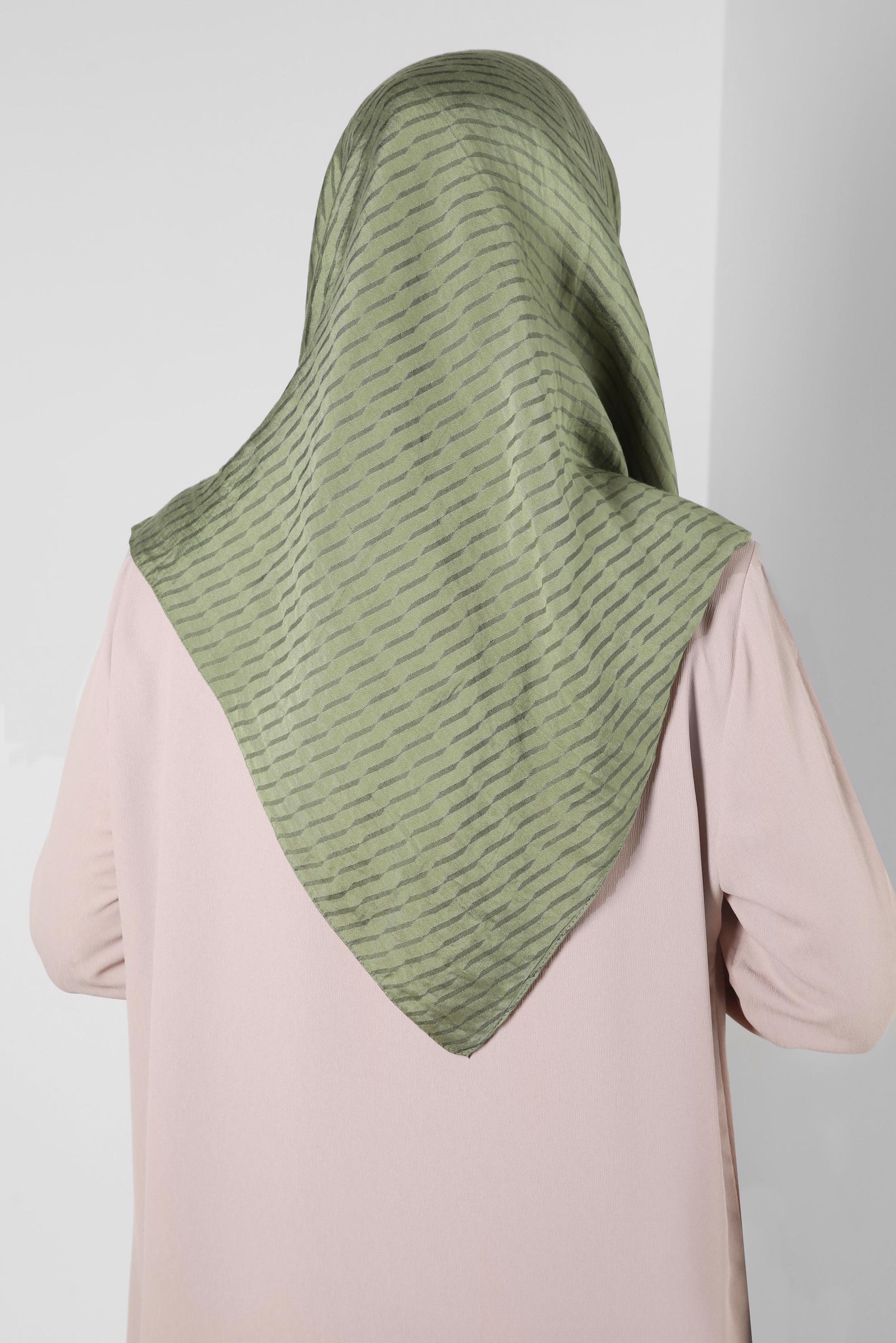 Tesettür giyim HAKİ ALVİNA ÇİZGİ DESENLİ VİSKON EŞARP 8257