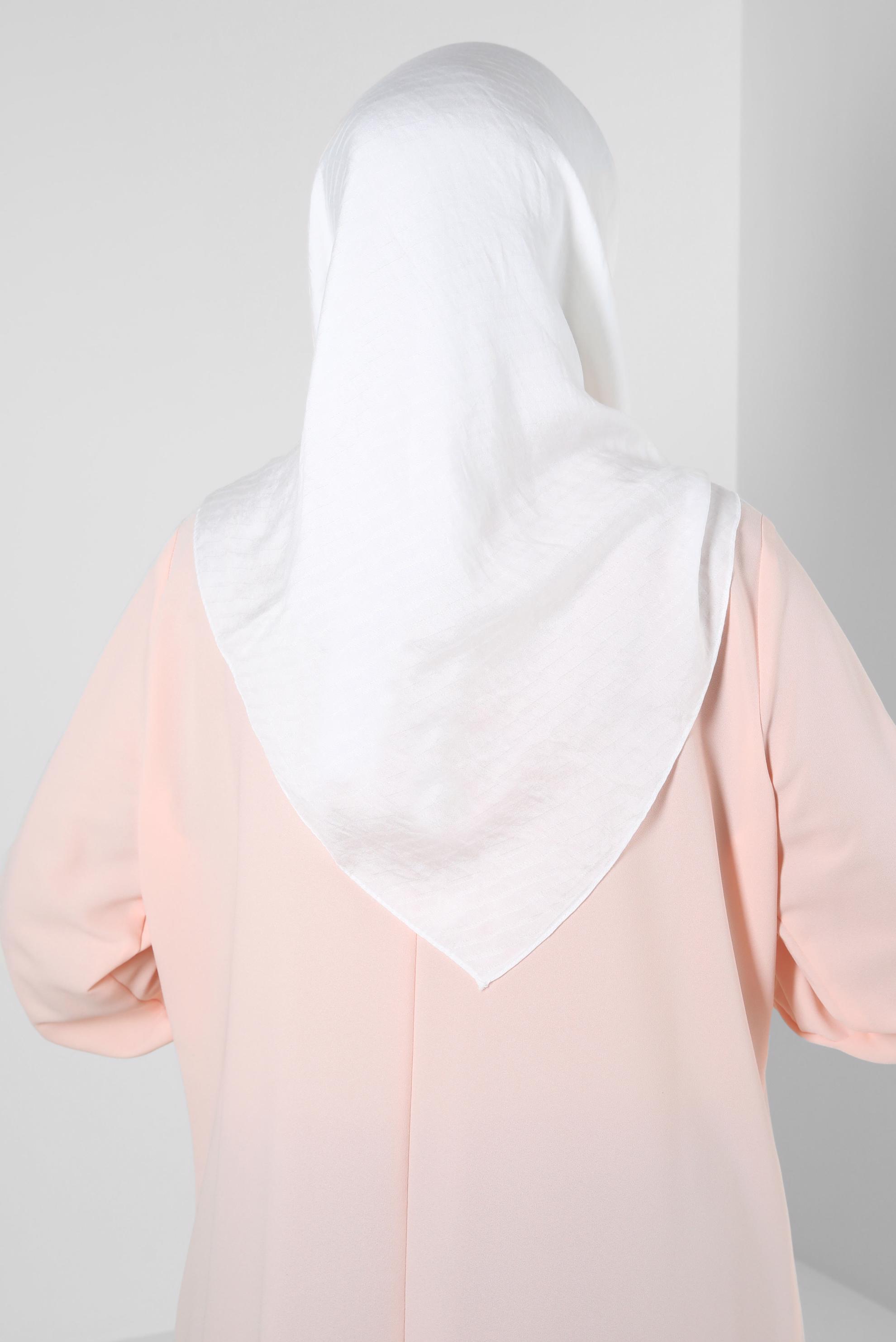 Tesettür giyim EKRU ALVİNA ÇİZGİ DESENLİ VİSKON EŞARP 8257