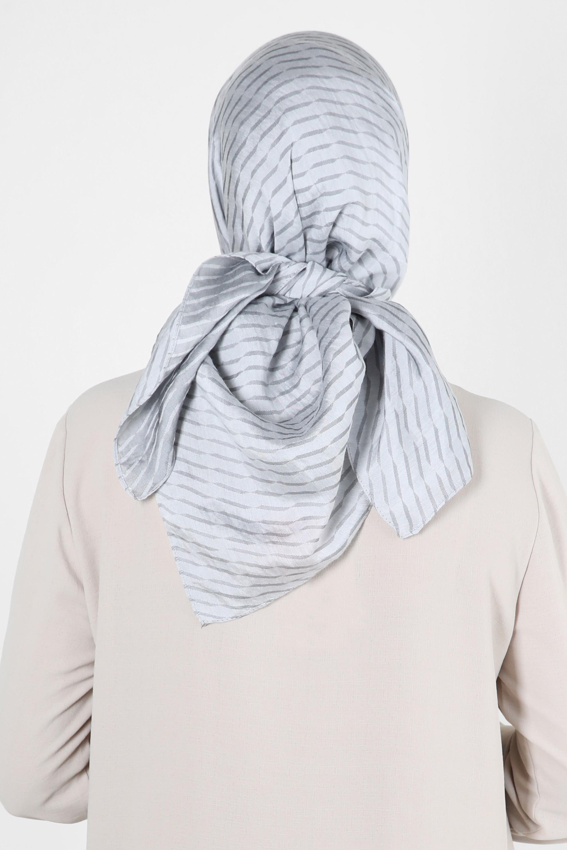 Tesettür giyim GÜMÜŞ ALVİNA ÇİZGİ DESENLİ VİSKON EŞARP 8257