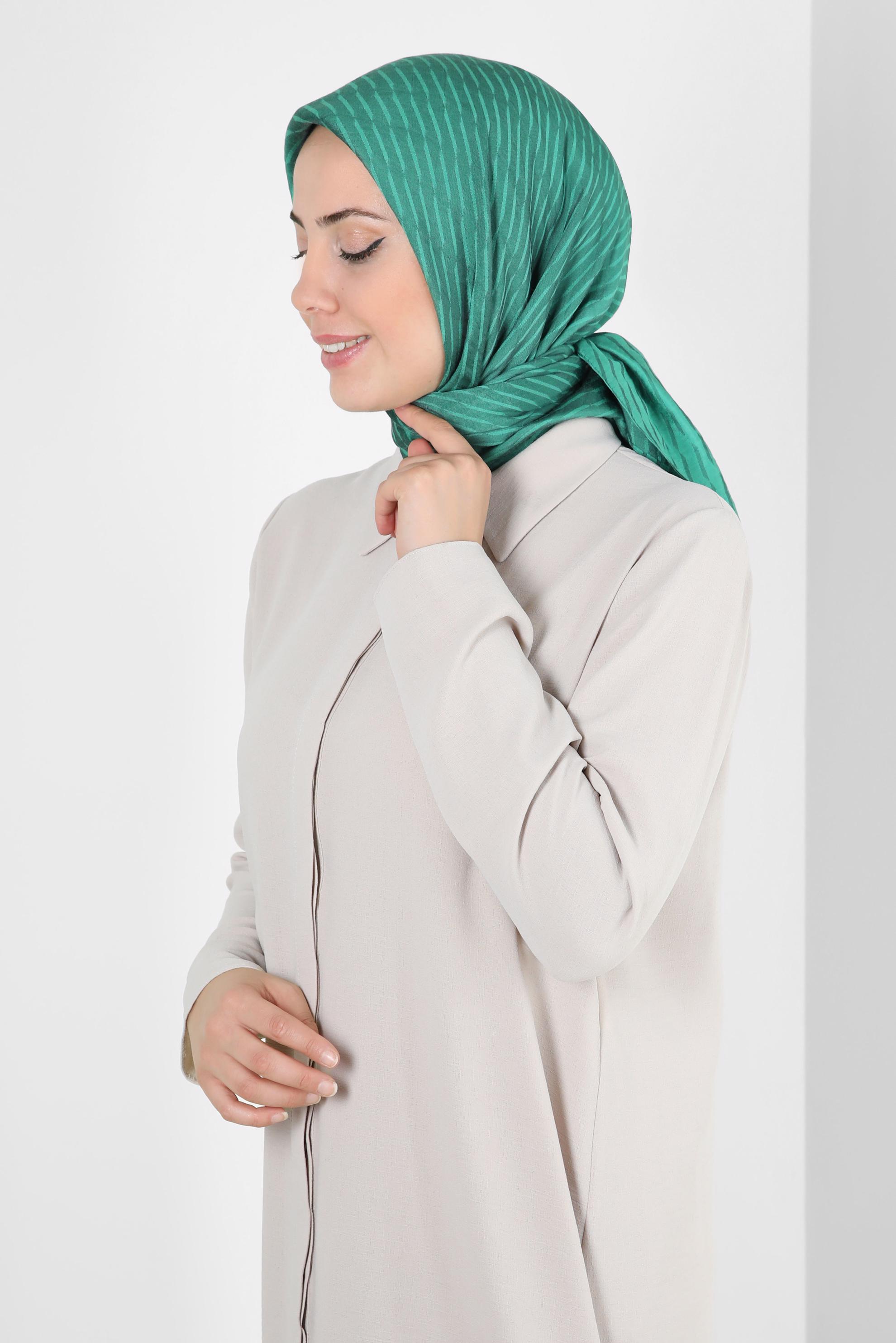 Tesettür giyim YEŞİL ALVİNA ÇİZGİ DESENLİ VİSKON EŞARP 8257