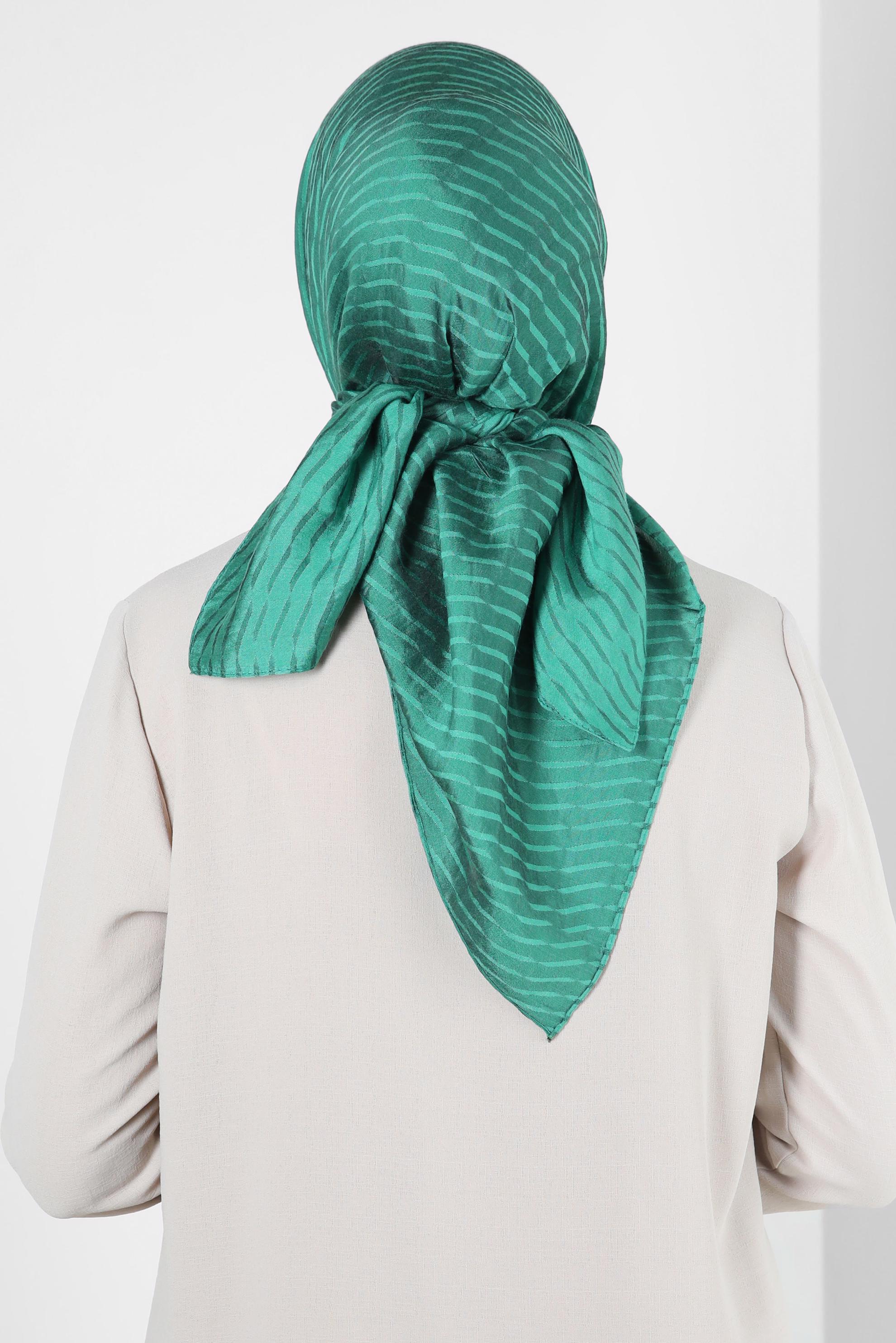 Tesettür giyim YEŞİL ALVİNA ÇİZGİ DESENLİ VİSKON EŞARP 8257