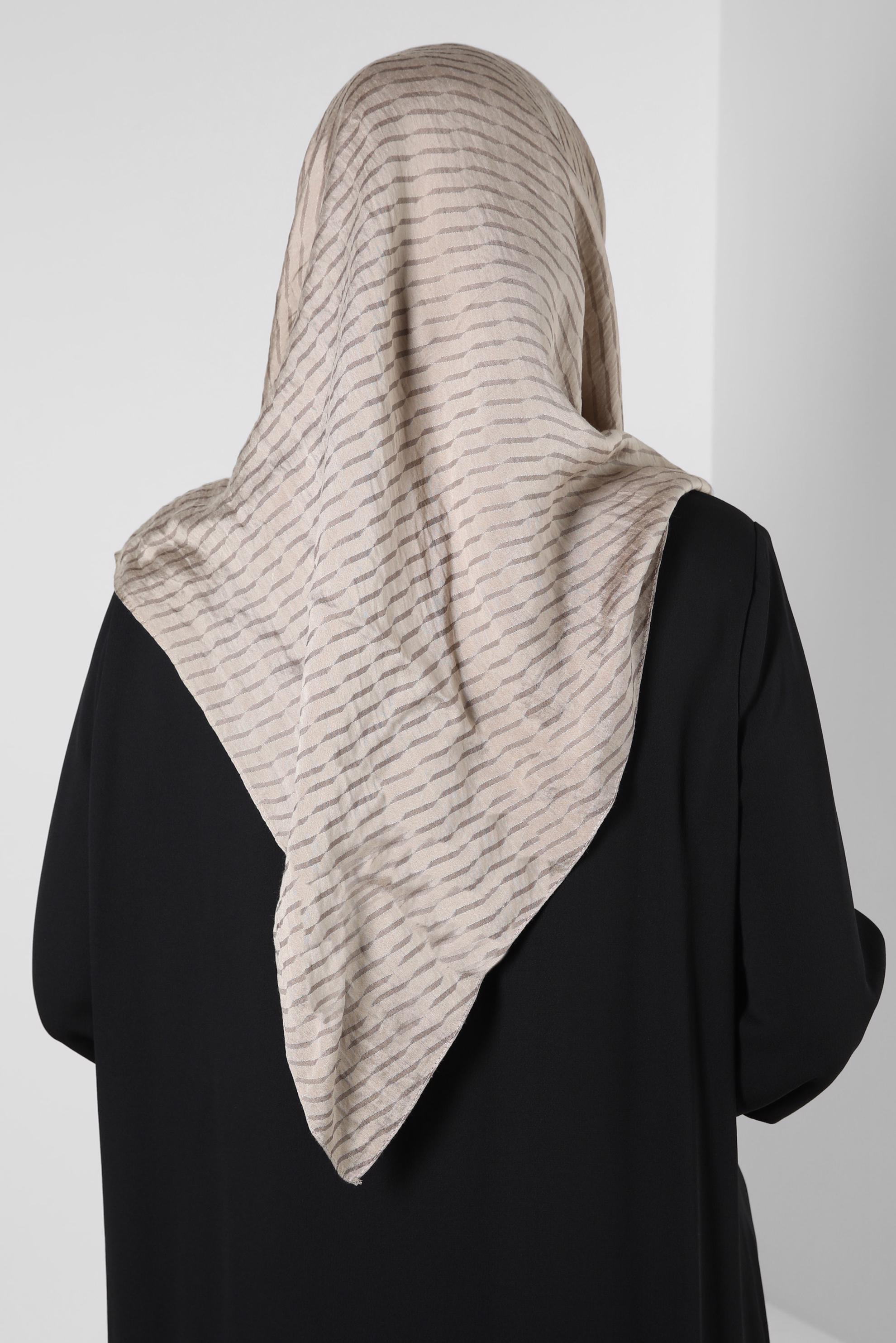 Tesettür giyim VİZON ALVİNA ÇİZGİ DESENLİ VİSKON EŞARP 8257