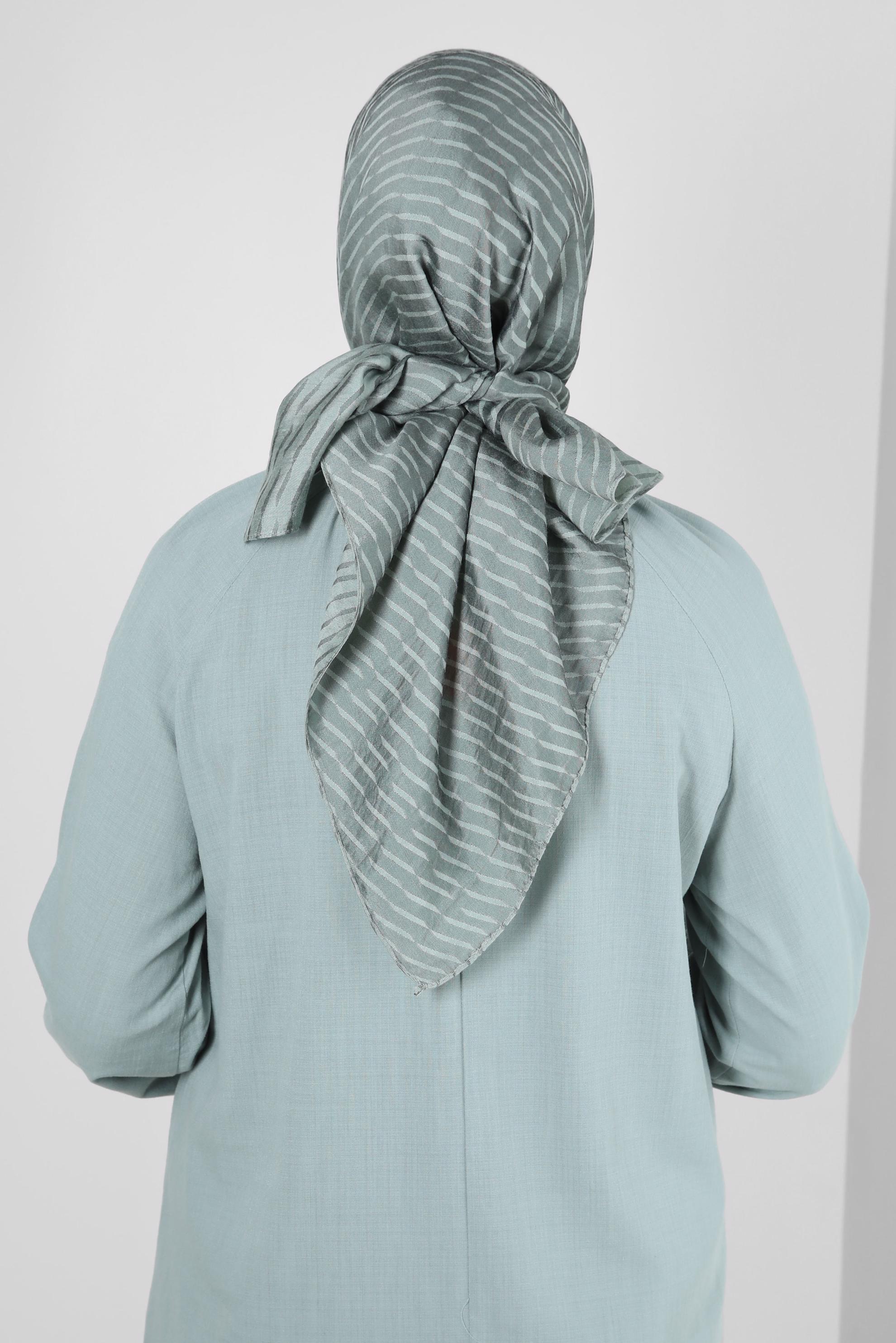 Tesettür giyim YEŞİL ALVİNA ÇİZGİ DESENLİ VİSKON EŞARP 8257