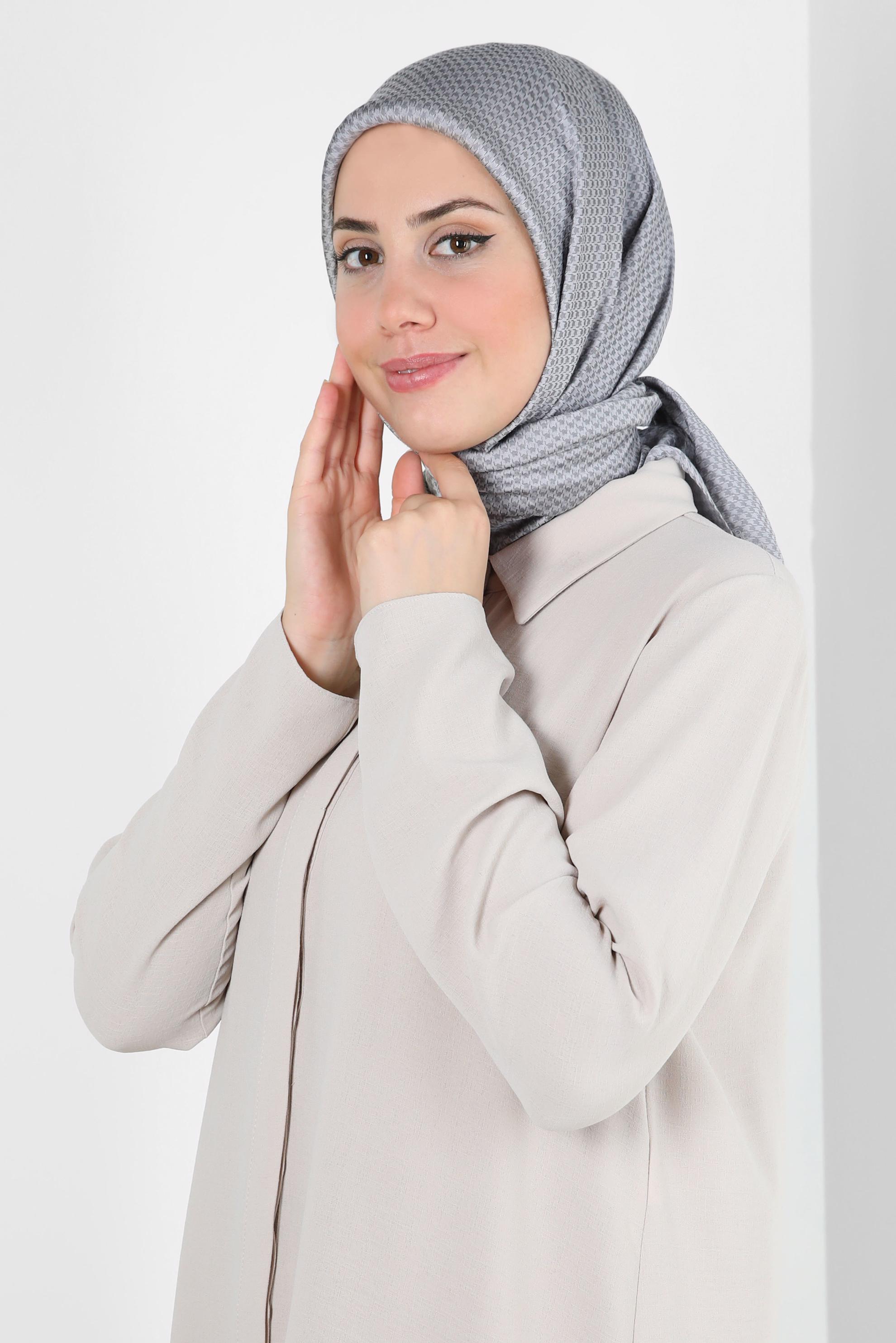 Tesettür giyim GÜMÜŞ ALVİNA KAZAYAĞI DESEN VİSKON EŞARP 8259 