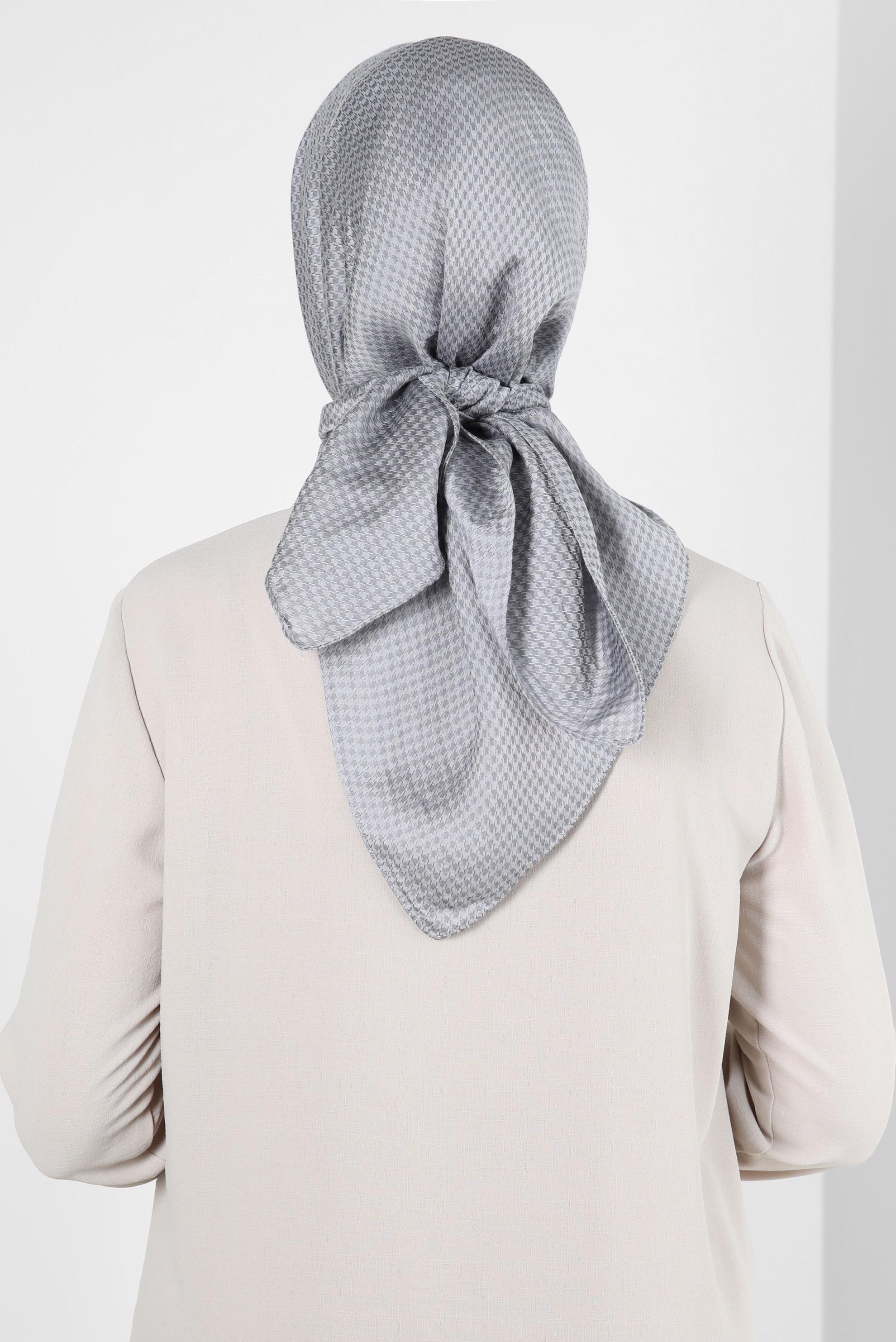 Tesettür giyim GÜMÜŞ ALVİNA KAZAYAĞI DESEN VİSKON EŞARP 8259 