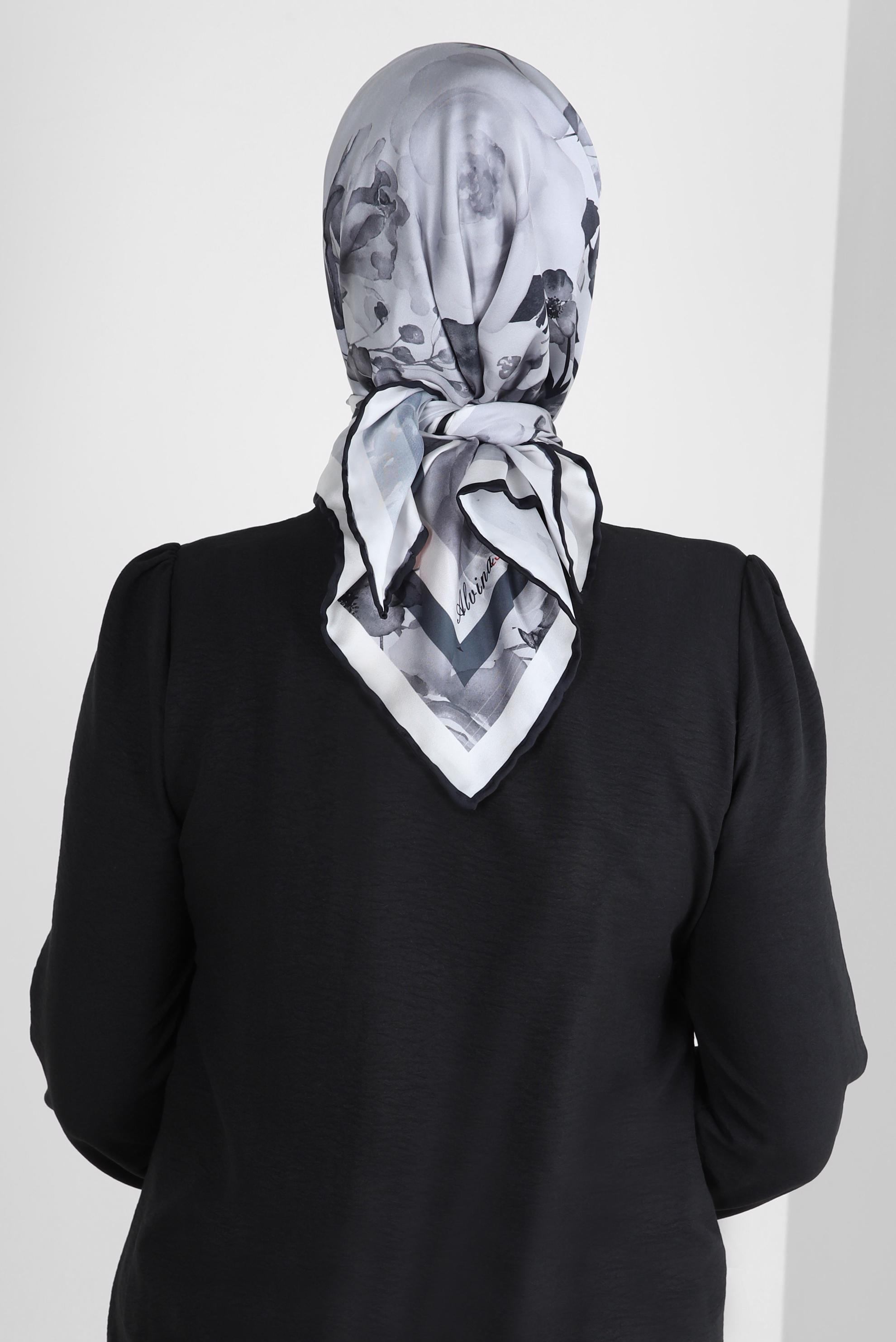 Tesettür giyim SİYAH ALVİNA DESENLİ DİJİTAL EŞARP 8261