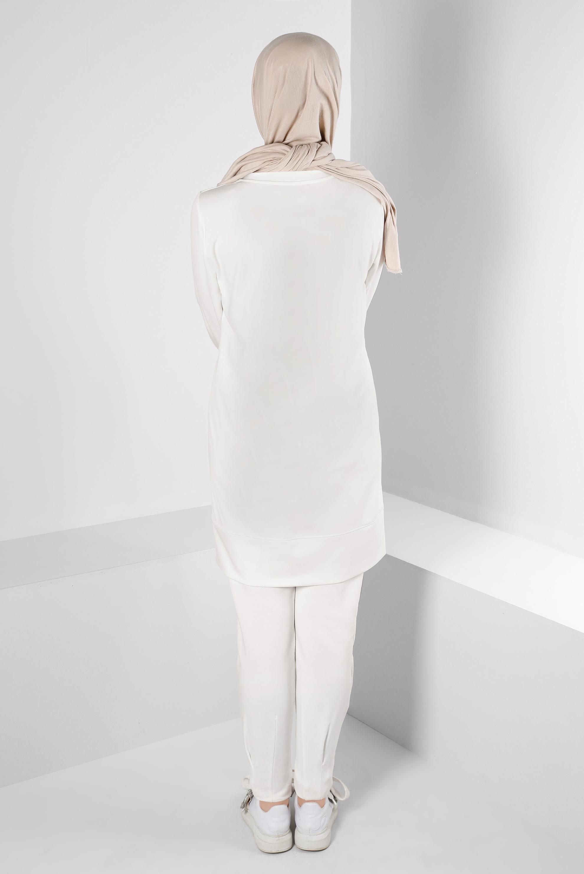 Tesettür giyim BEYAZ YAZI BASKILI DÜĞME DETAYLI EŞOFMAN TUNİK 43348