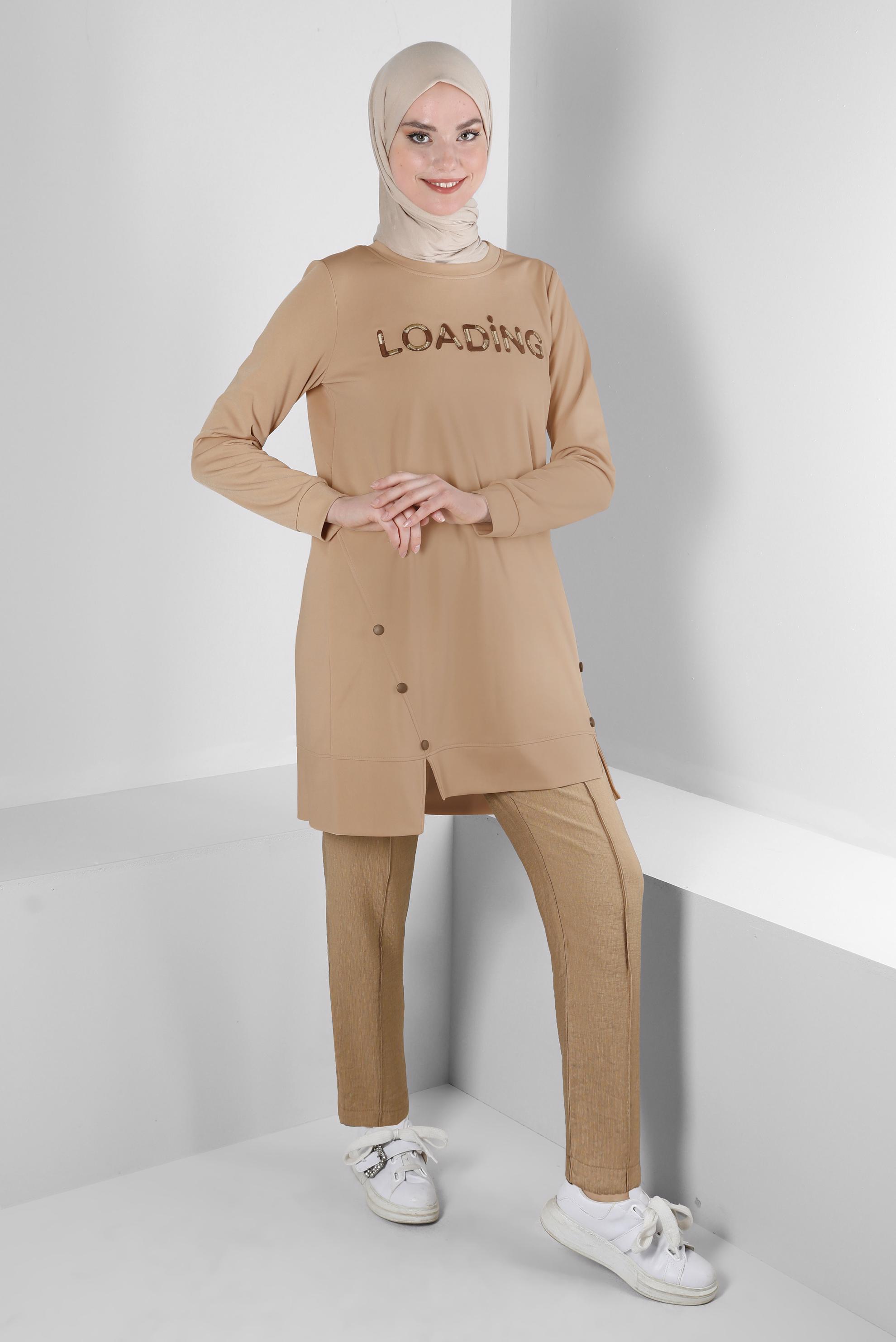 Tesettür giyim BEJ YAZI BASKILI DÜĞME DETAYLI EŞOFMAN TUNİK 43348