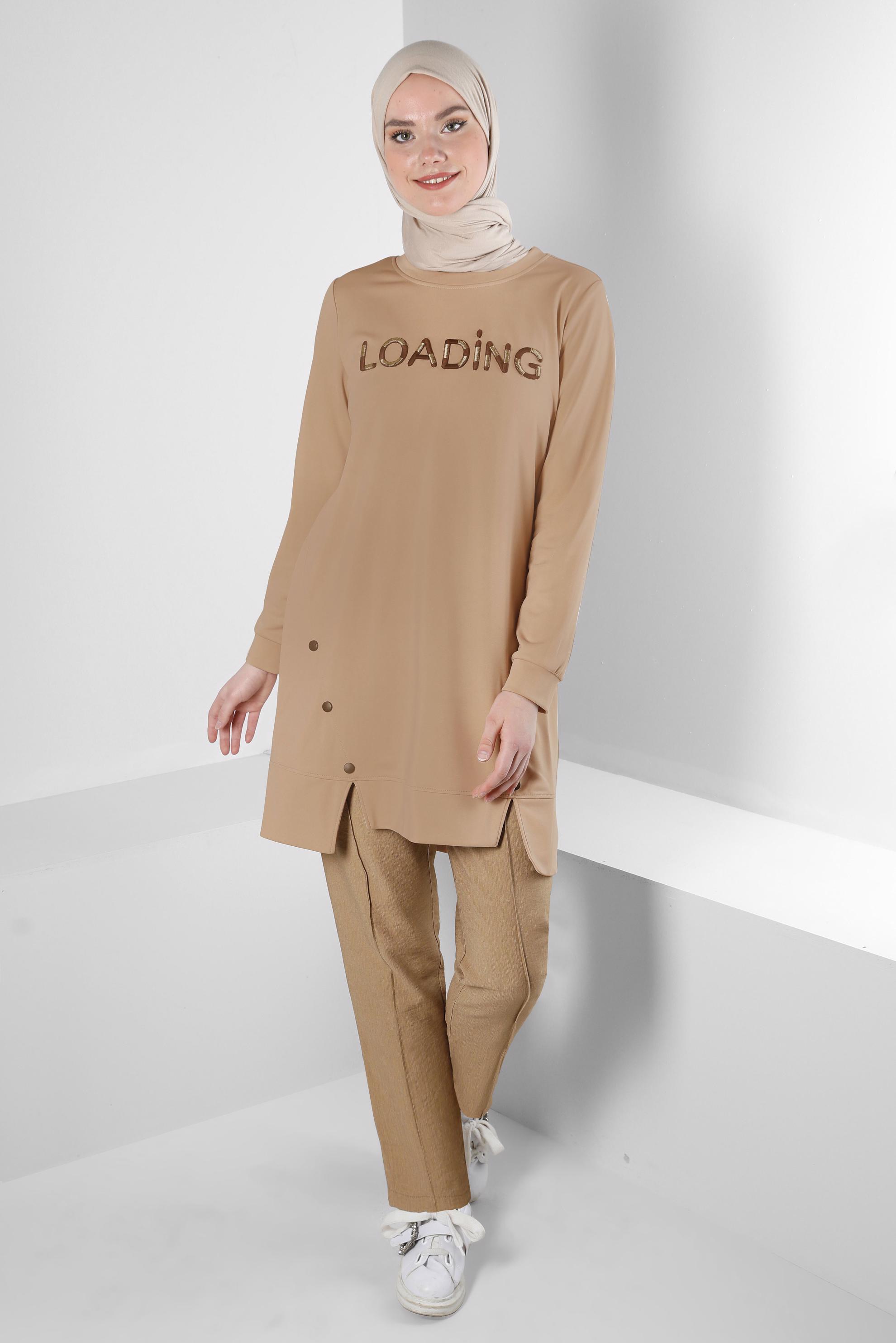 Tesettür giyim BEJ YAZI BASKILI DÜĞME DETAYLI EŞOFMAN TUNİK 43348