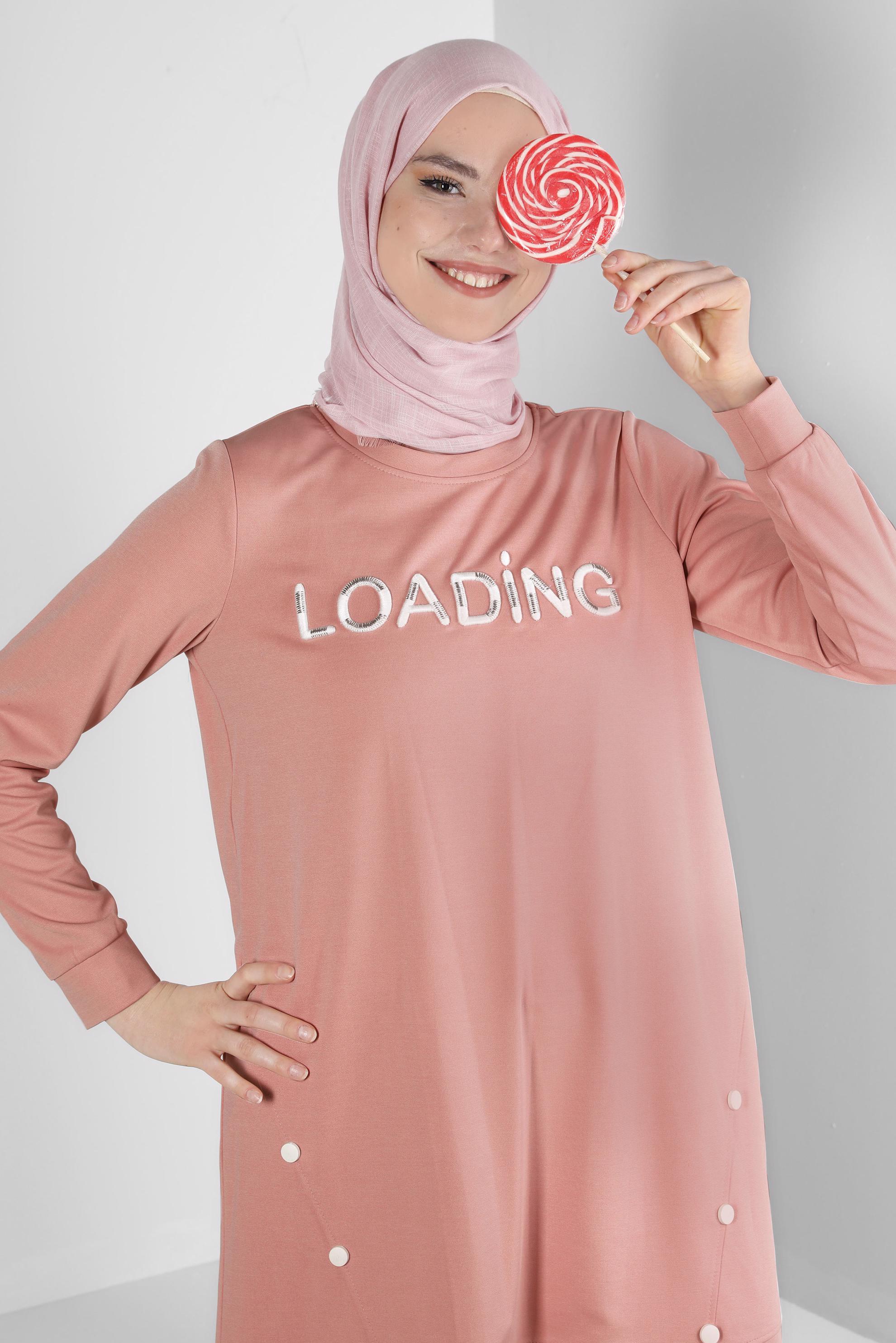 Tesettür giyim PUDRA YAZI BASKILI DÜĞME DETAYLI EŞOFMAN TUNİK 43348