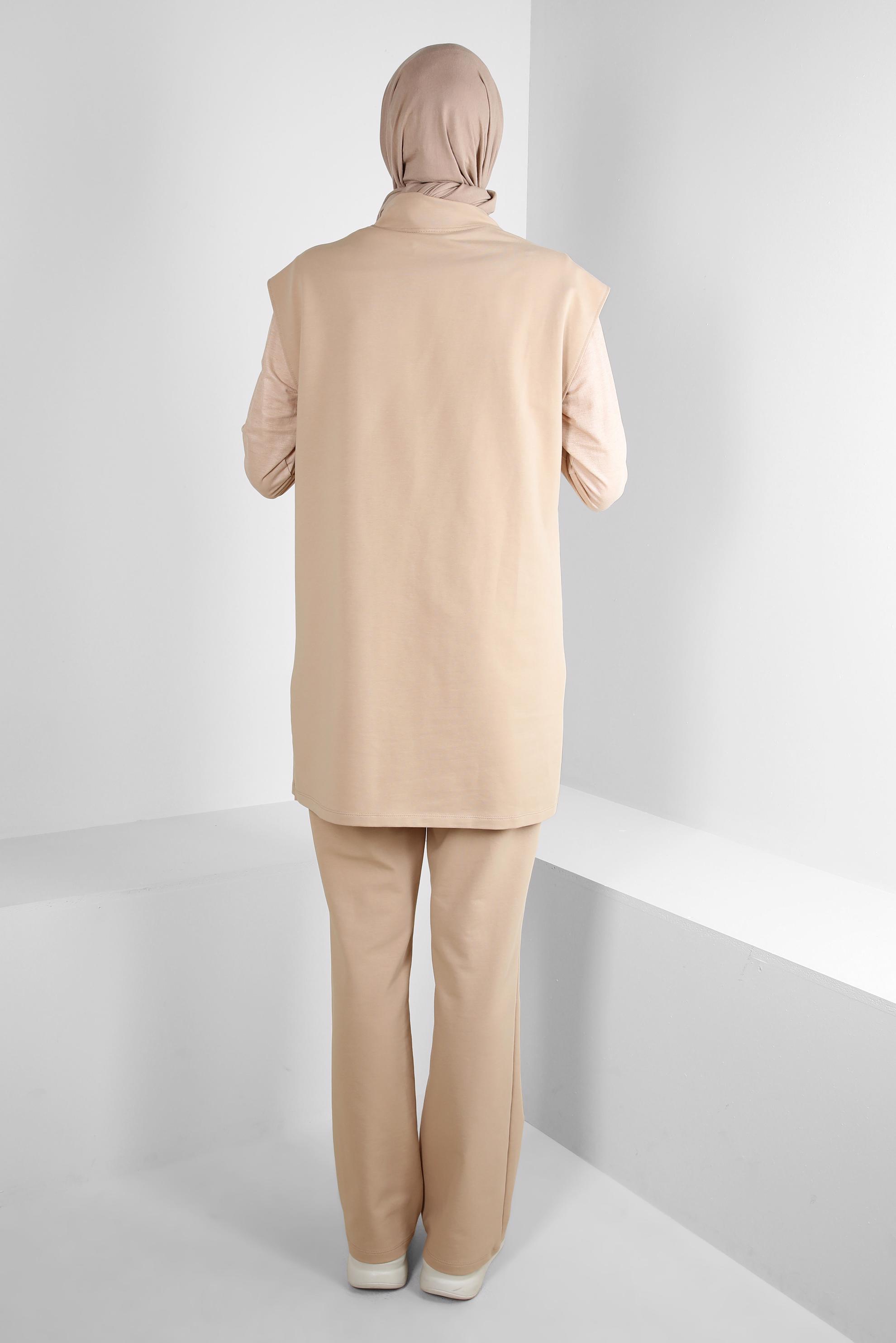 Tesettür giyim BEJ ZİNCİR DETAYLI YANI YIRTMAÇLI İKİLİ EŞOFMAN TAKIM 43553