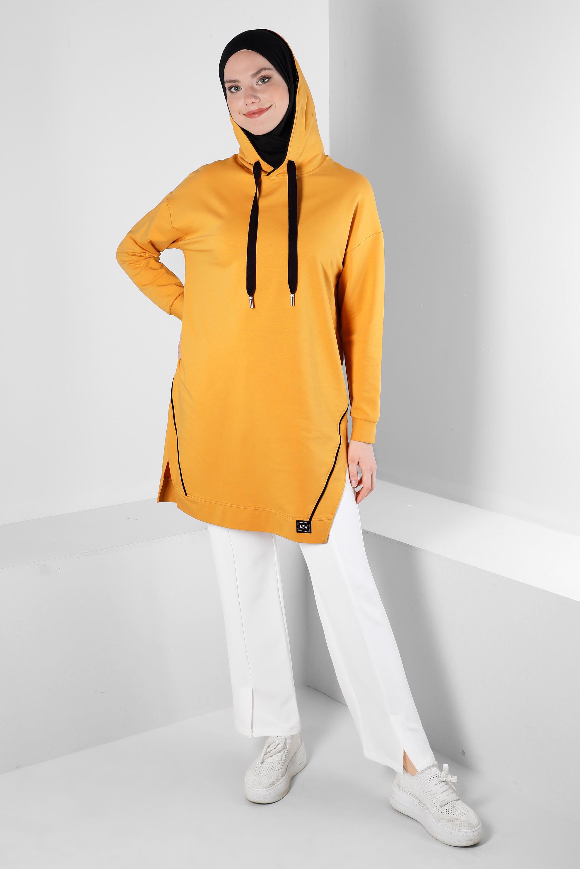 Tesettür giyim SARI KAPÜŞONLU TAŞ BASKI DETAYLI EŞOFMAN TUNİK 43554