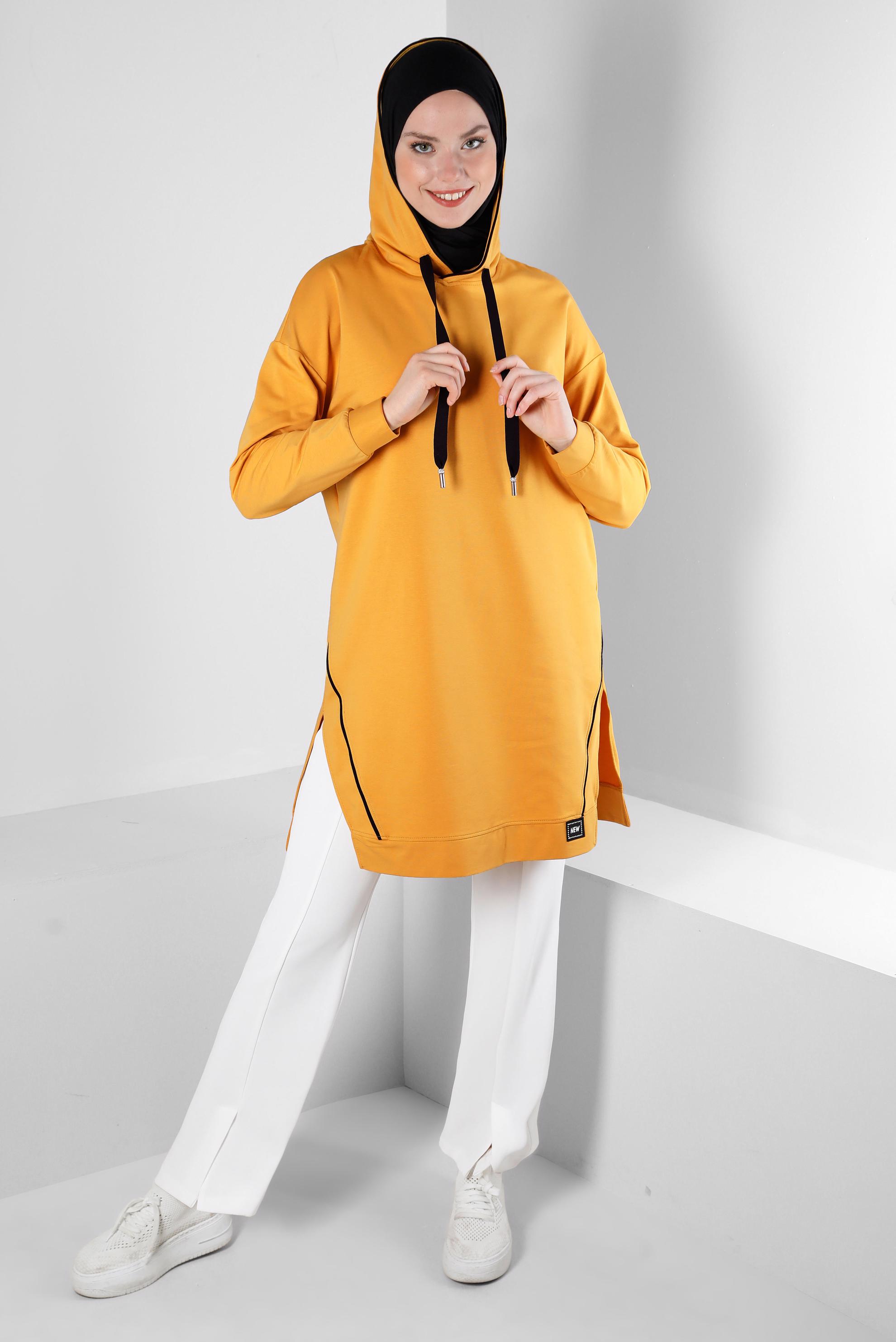 Tesettür giyim SARI KAPÜŞONLU TAŞ BASKI DETAYLI EŞOFMAN TUNİK 43554