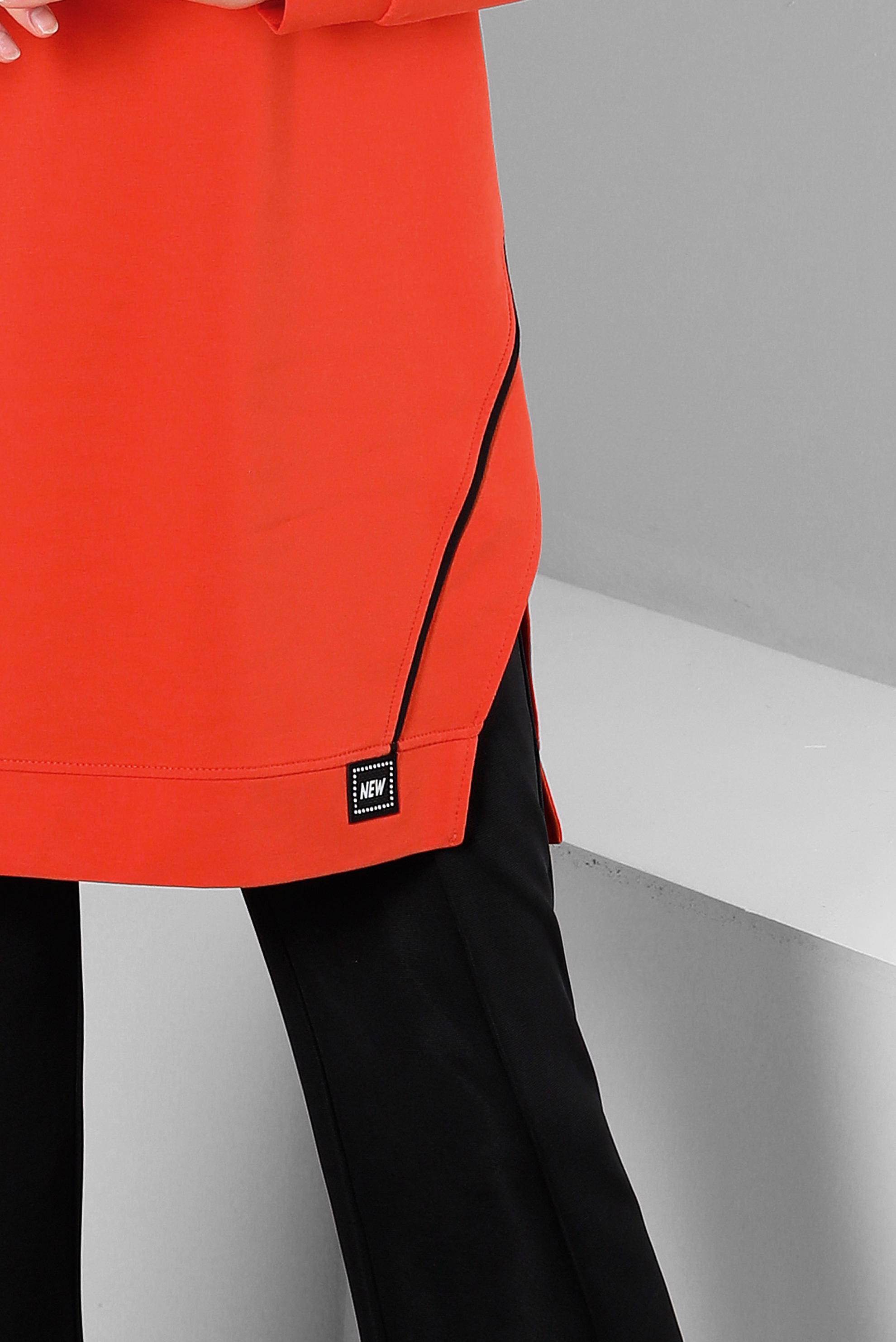 Tesettür giyim KIRMIZI KAPÜŞONLU TAŞ BASKI DETAYLI EŞOFMAN TUNİK 43554