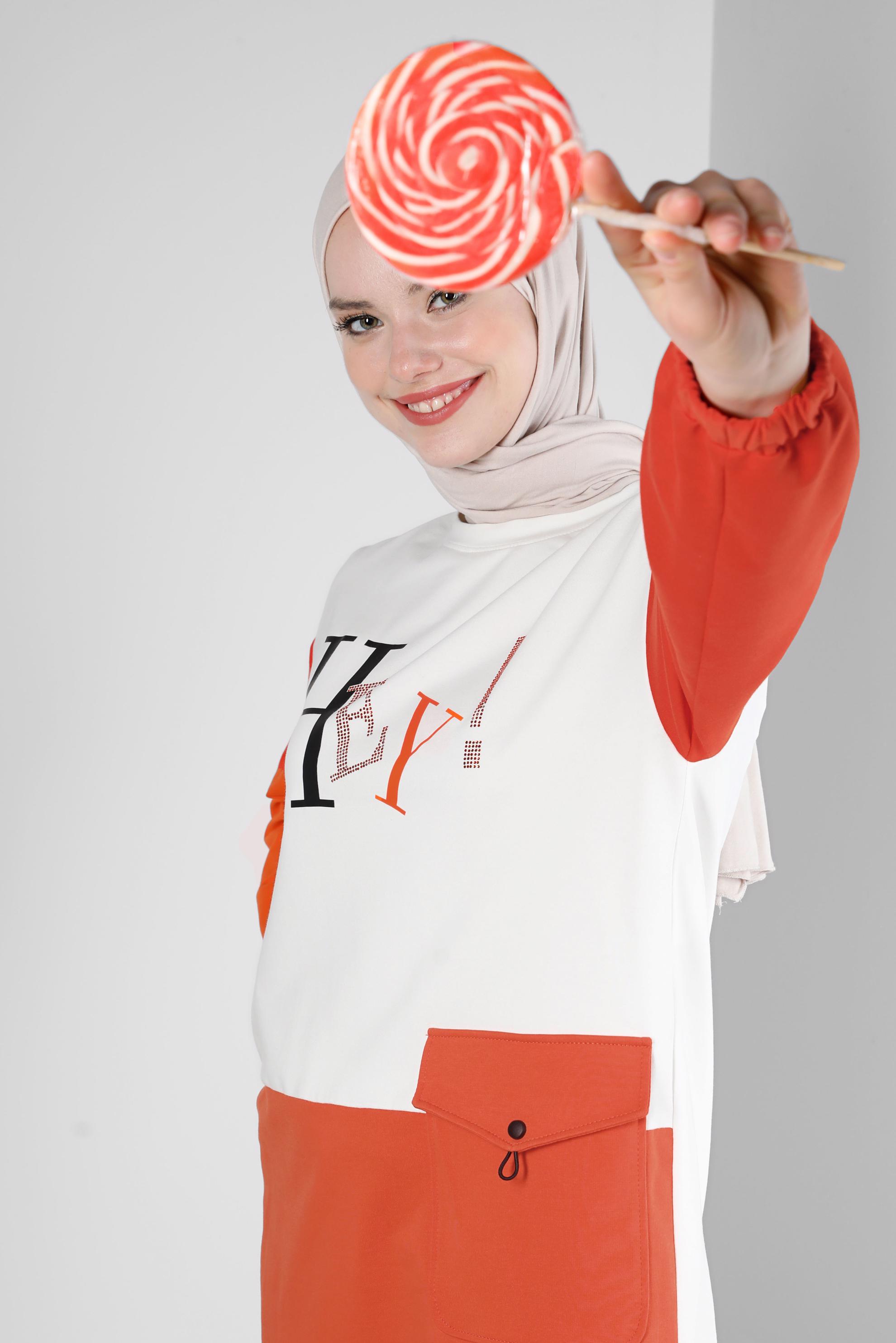 Tesettür giyim KIRMIZI YAZI BASKILI CEPLİ EŞOFMAN TUNİK 43555