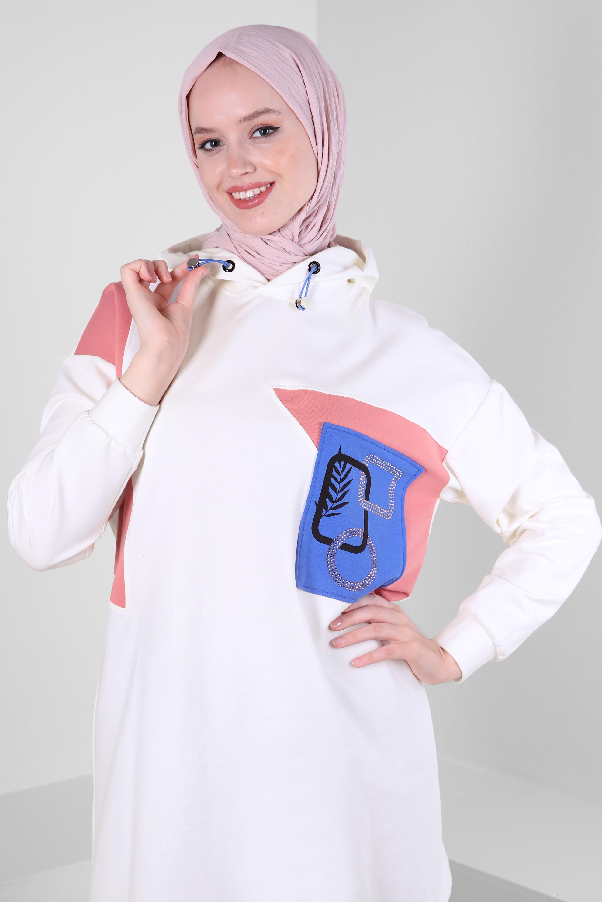 Tesettür giyim BEYAZ BASKI DETAYLI KAPÜŞONLU EŞOFMAN TUNİK 43622