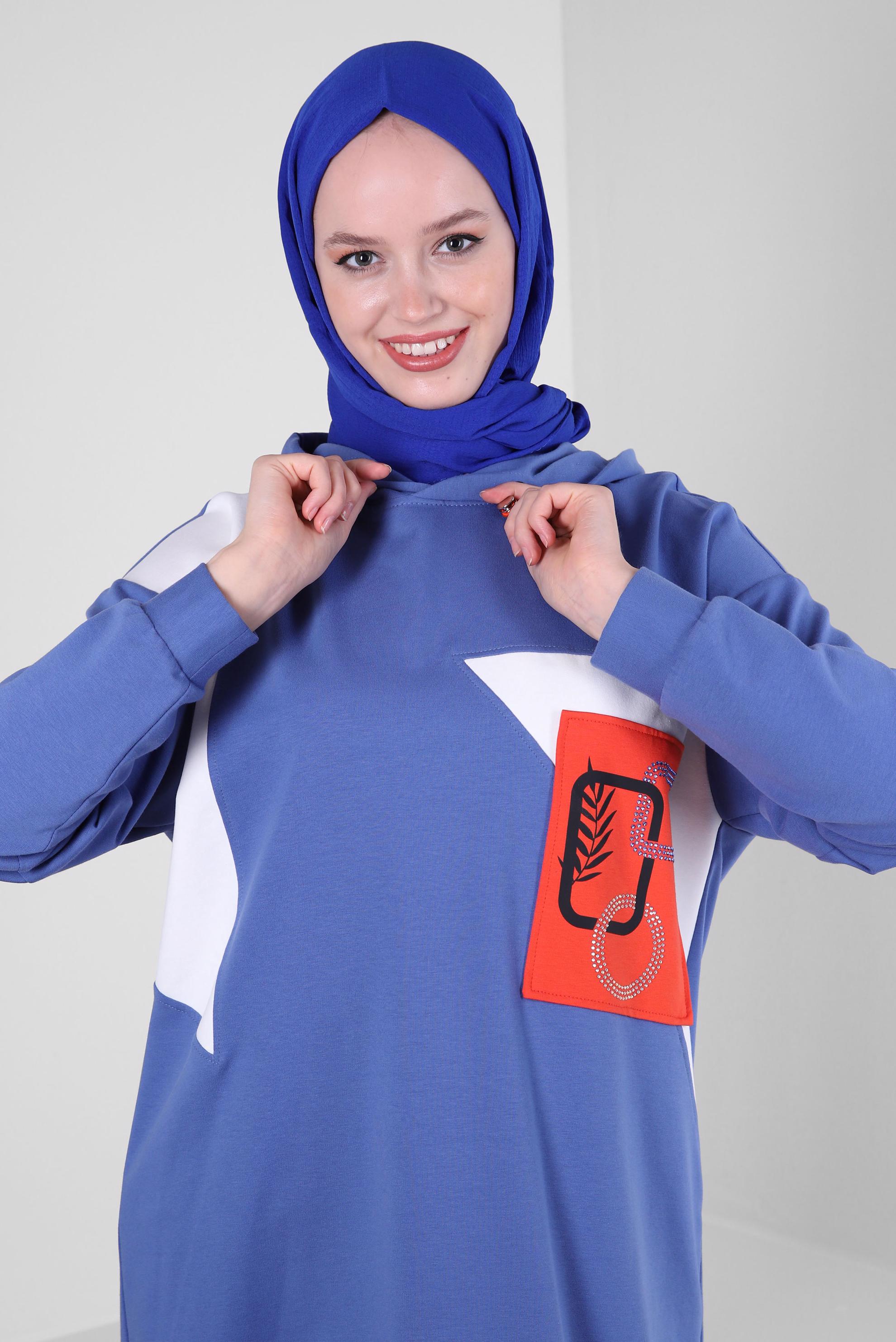 Tesettür giyim MAVİ BASKI DETAYLI KAPÜŞONLU EŞOFMAN TUNİK 43622