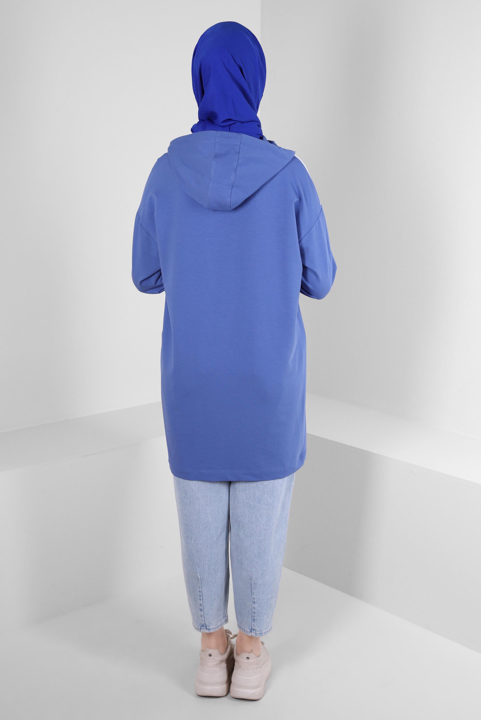 Tesettür giyim MAVİ BASKI DETAYLI KAPÜŞONLU EŞOFMAN TUNİK 43622